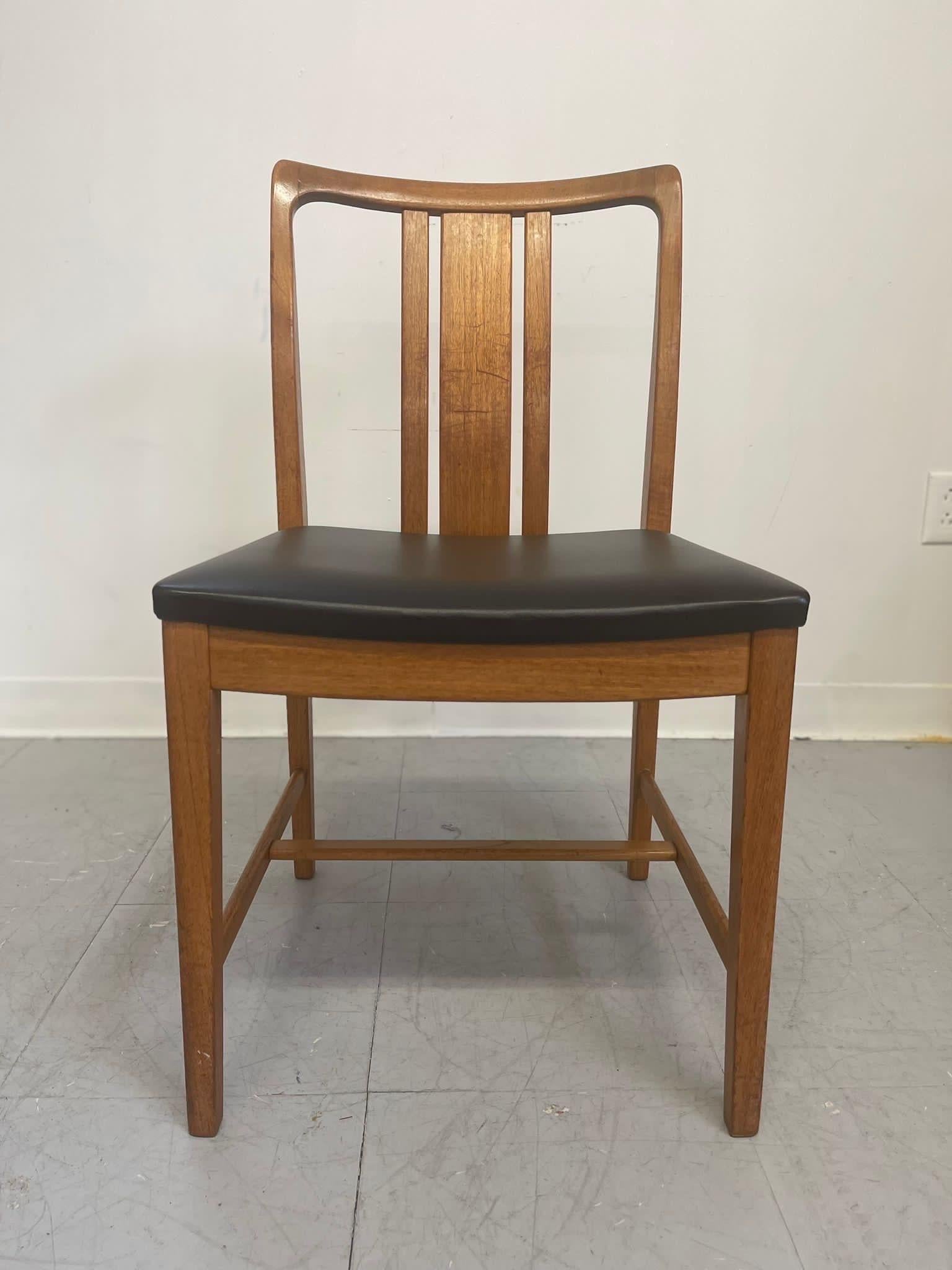 Late 20th Century Vintage Mid Century Modern Pair of Dining Chairs For Sale