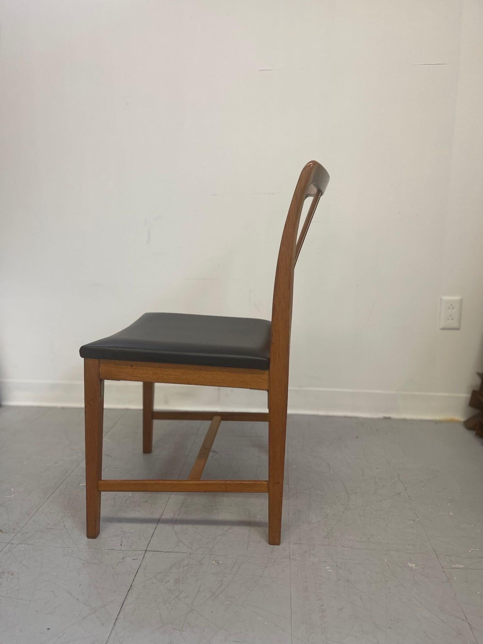 Vintage Mid Century Modern Pair of Dining Chairs For Sale 2