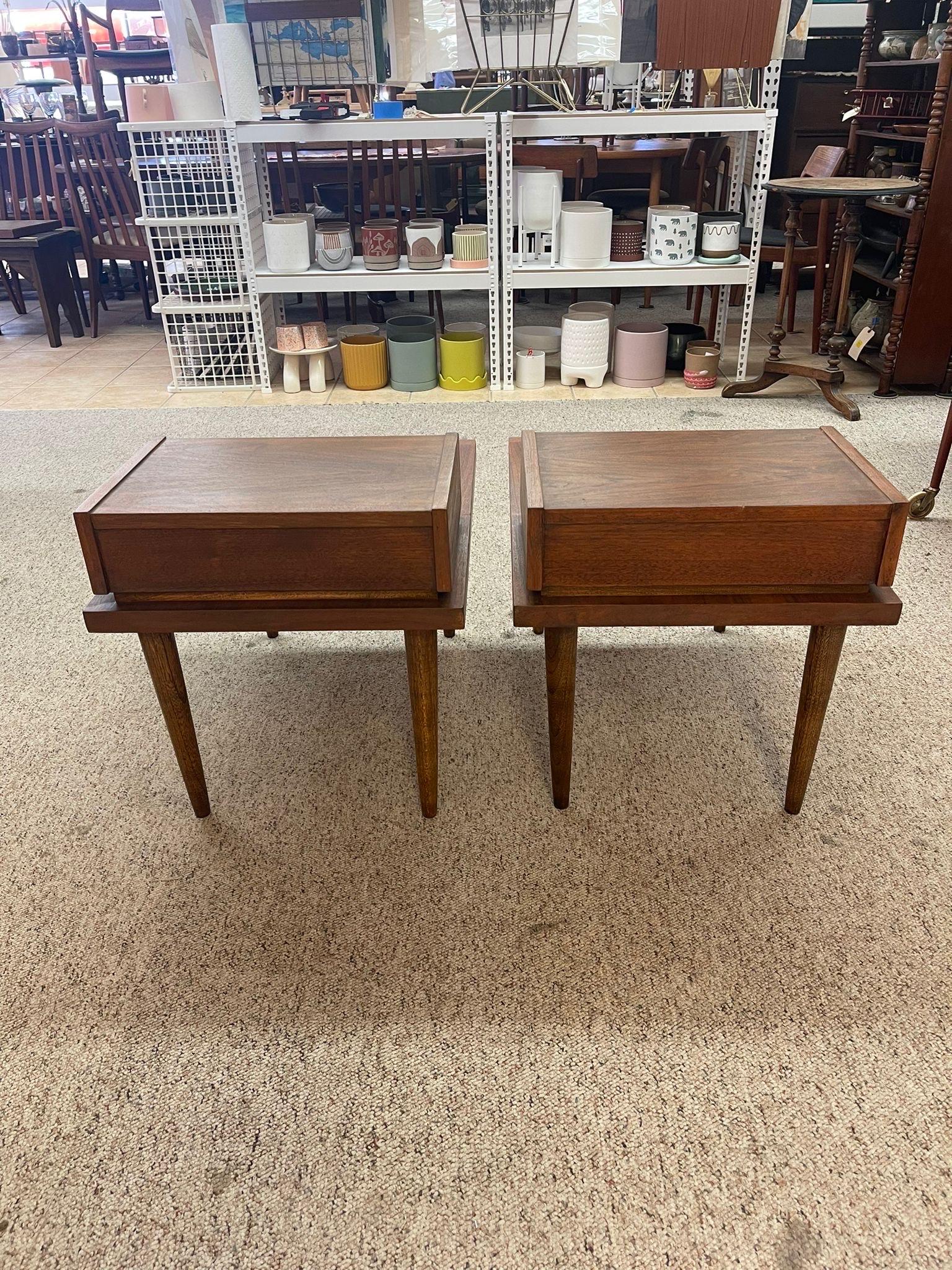 Vintage Mid Century Modern Pair of End Tables by American of Martinsville  For Sale 6