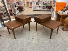 Coppia di tavolini da salotto vintage del Mid Century Modern di American of Martinsville