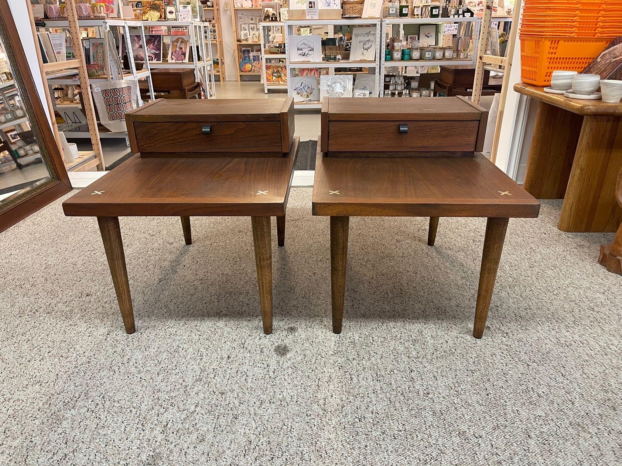 Vintage Mid Century Modern Pair of End Tables by American of Martinsville  In Good Condition For Sale In Seattle, WA
