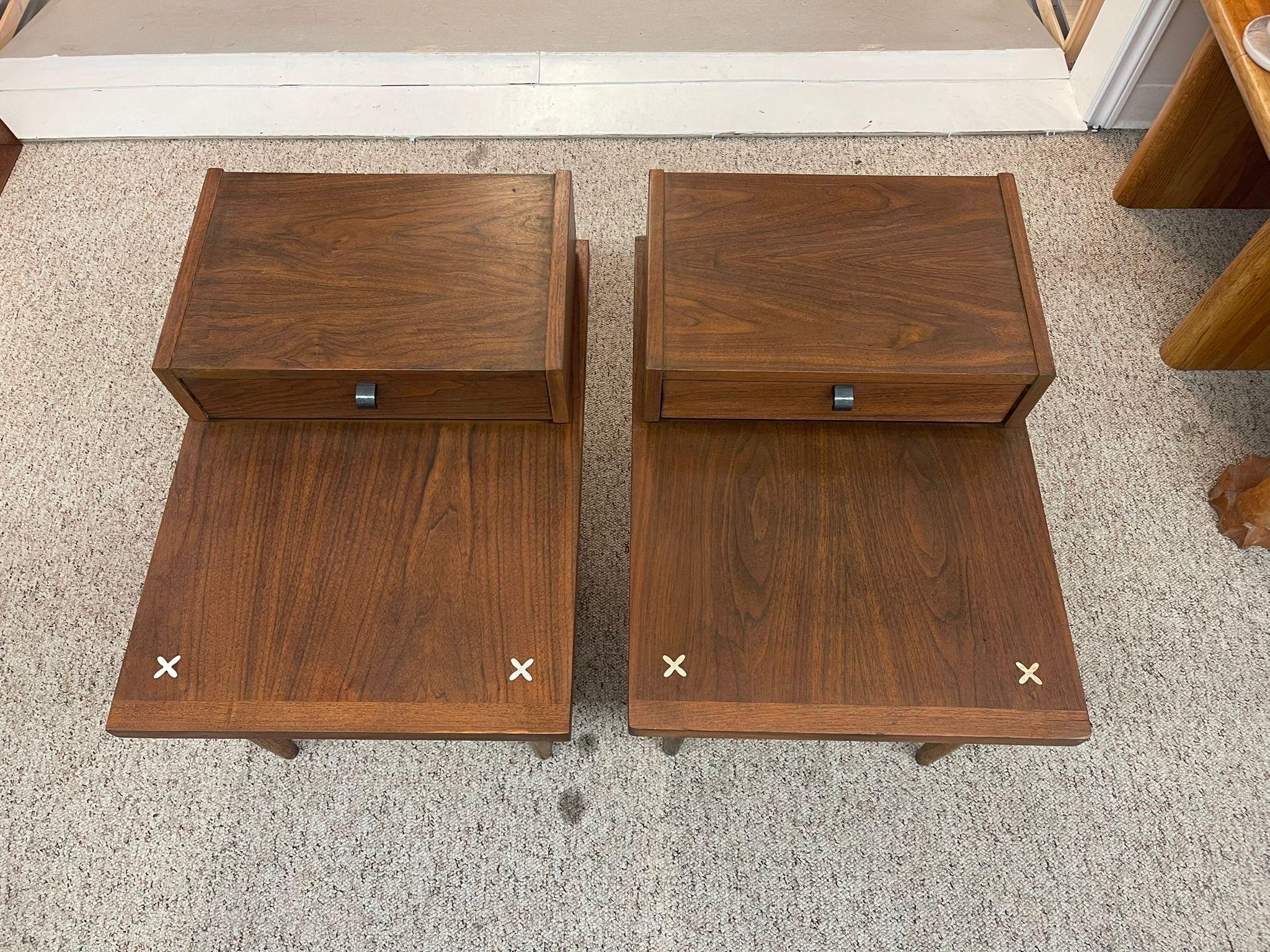 Late 20th Century Vintage Mid Century Modern Pair of End Tables by American of Martinsville  For Sale