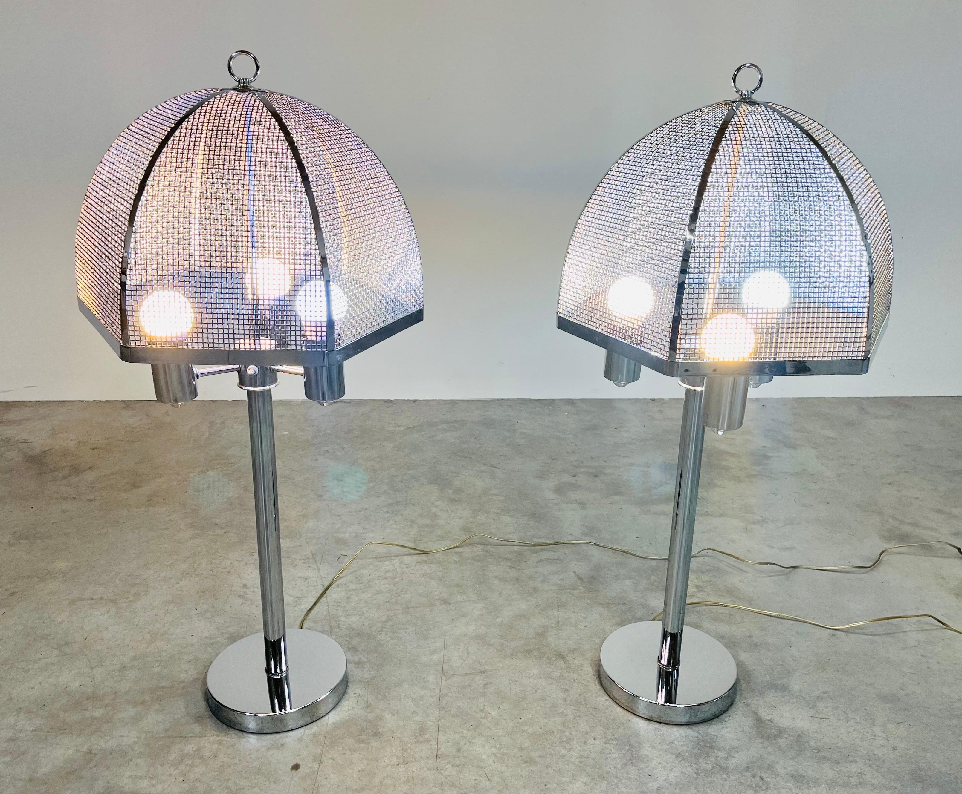 Vintage Mid-Century Modern Pair of Laurel Style Chrome Wire Mesh Table Lamps In Excellent Condition For Sale In Southampton, NJ