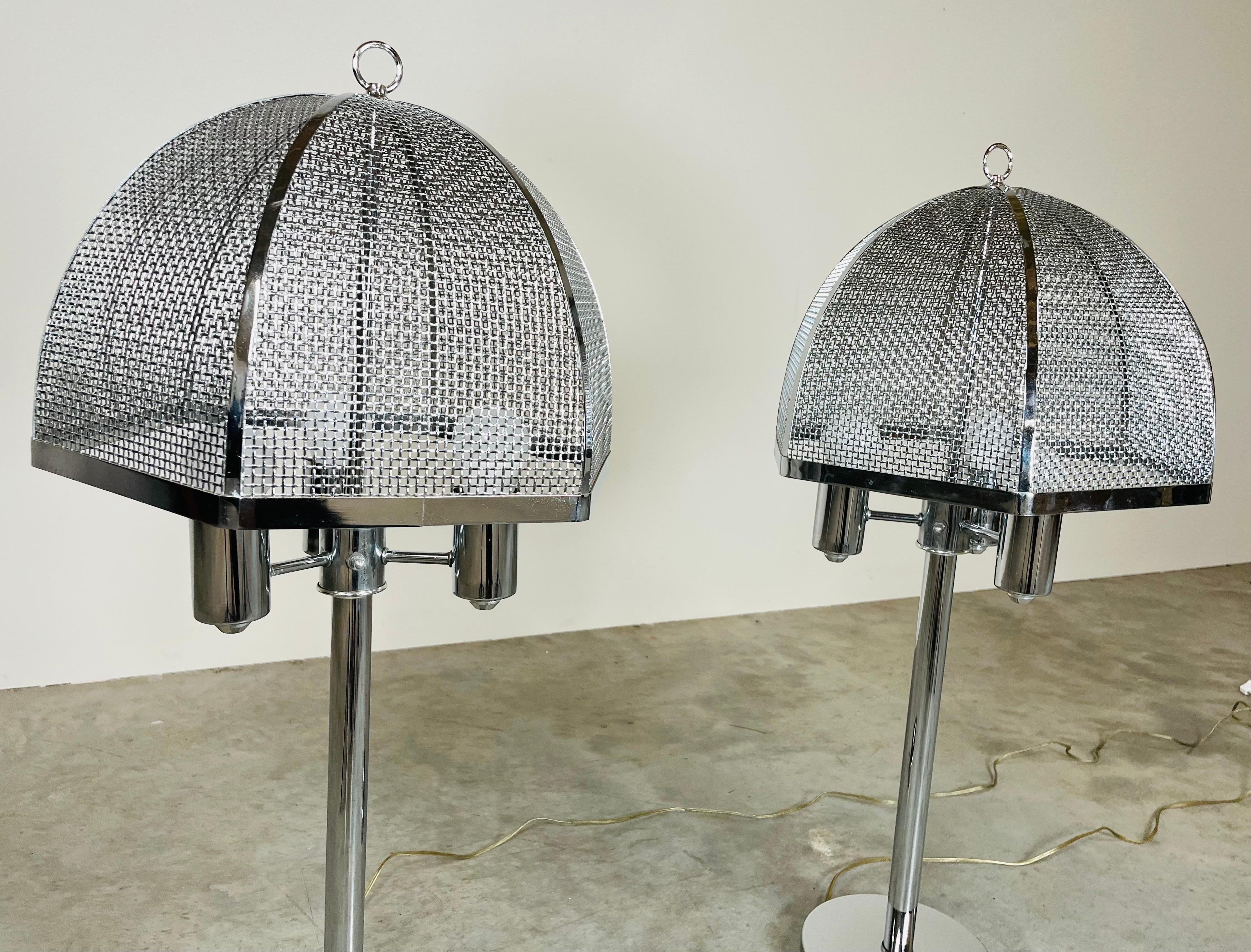 Vintage Mid-Century Modern Pair of Laurel Style Chrome Wire Mesh Table Lamps For Sale 1