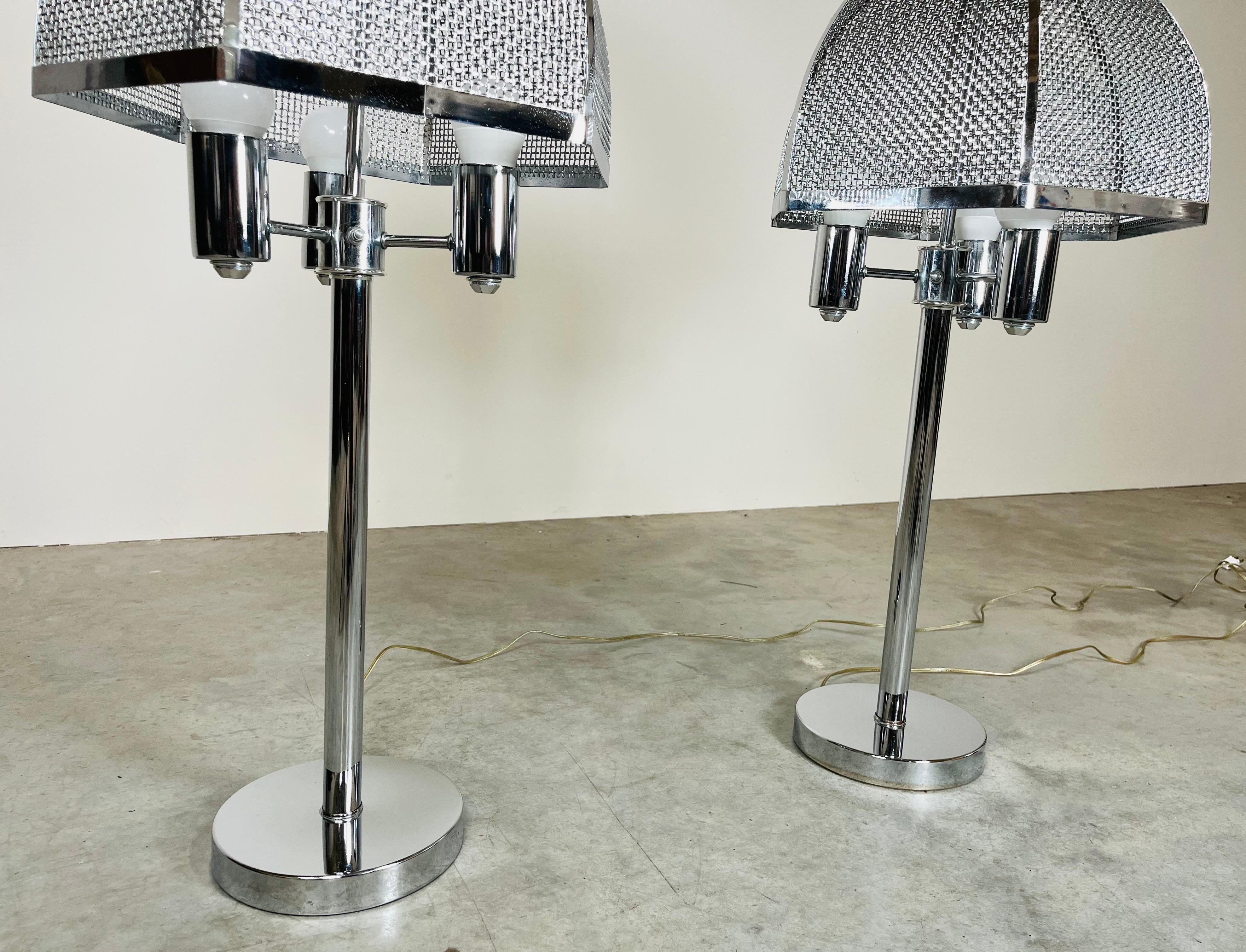 Vintage Mid-Century Modern Pair of Laurel Style Chrome Wire Mesh Table Lamps For Sale 2