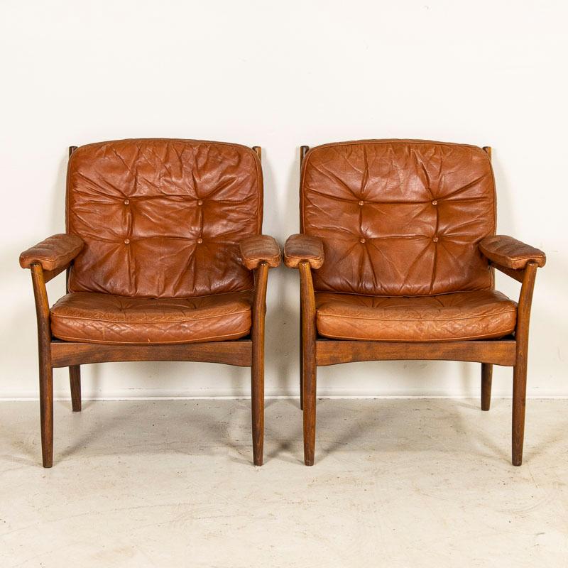 Vintage Mid-Century Modern Pair of Leather Arm Chairs by Gote Mobel of Sweden In Good Condition In Round Top, TX