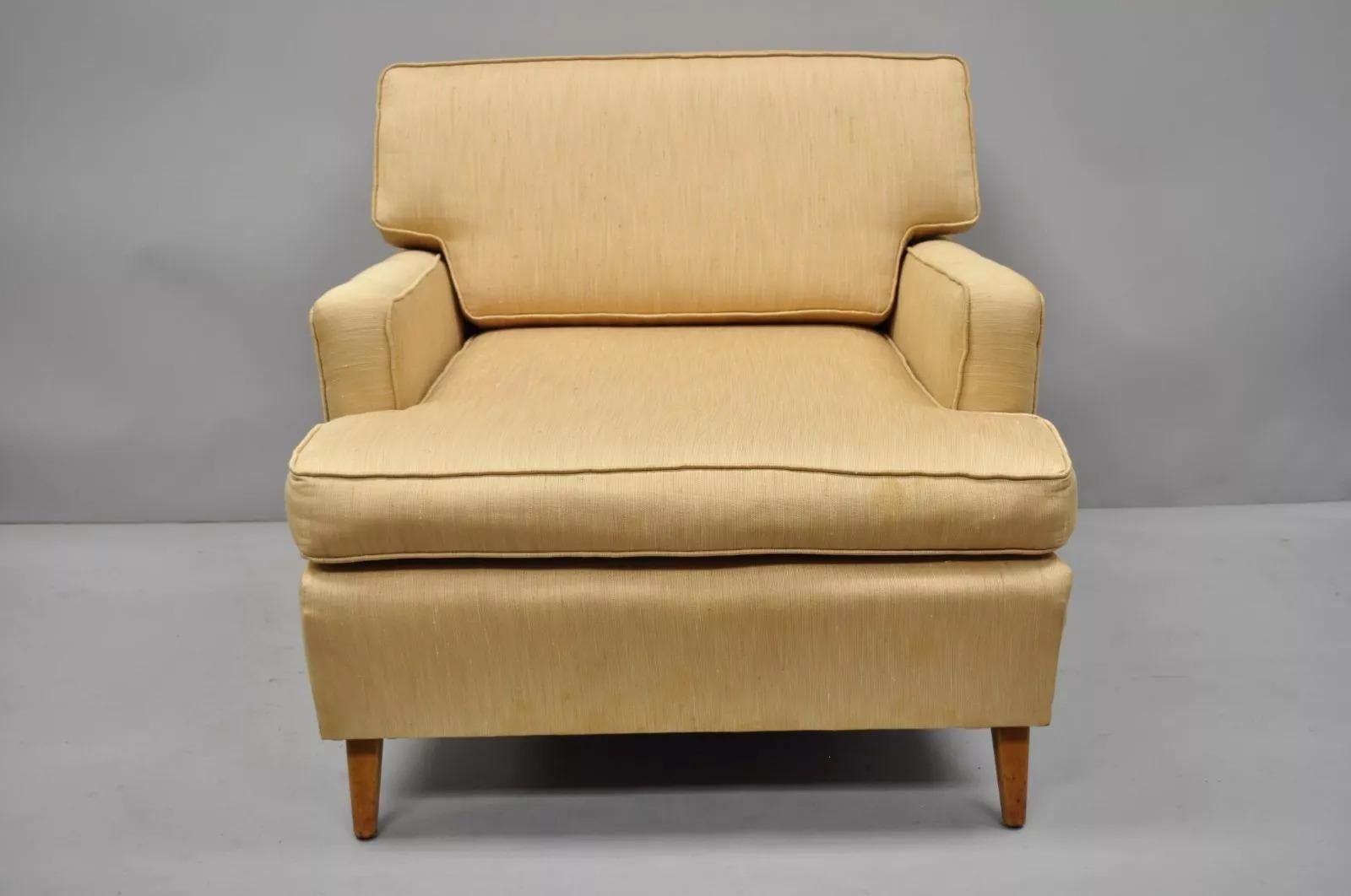 Vintage Mid Century Modern Paul McCobb & Harvey Probber Style Club Lounge Chair. Item features angled and tapered legs, nice comfortable form, solid wood frame, tapered legs, clean modernist lines, sleek sculptural form. Possibly by Paul McCobb or