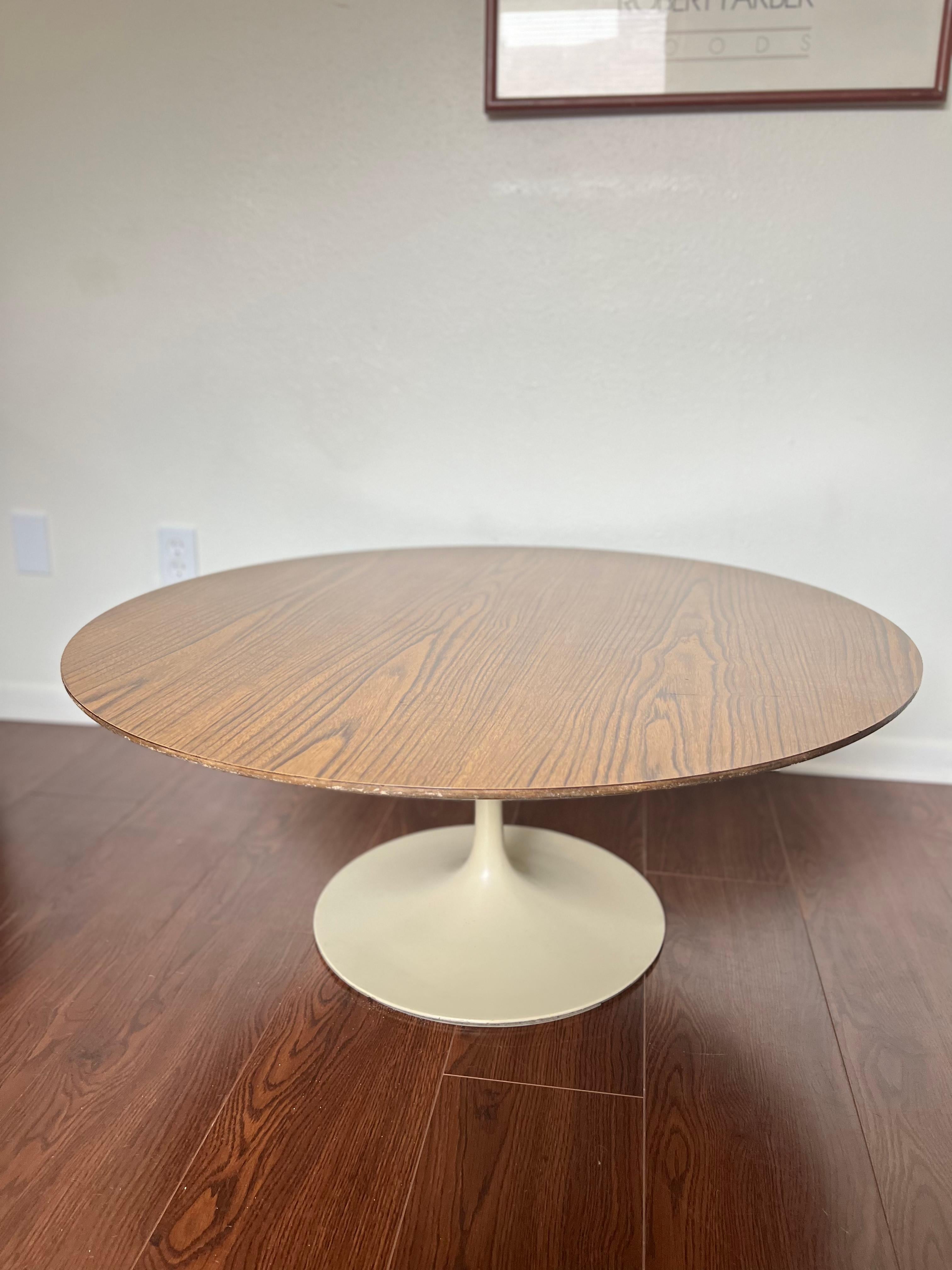 Mid-20th Century Vintage Mid-Century Modern Pedestal Tulip Walnut Coffee Table by Knoll Associate For Sale