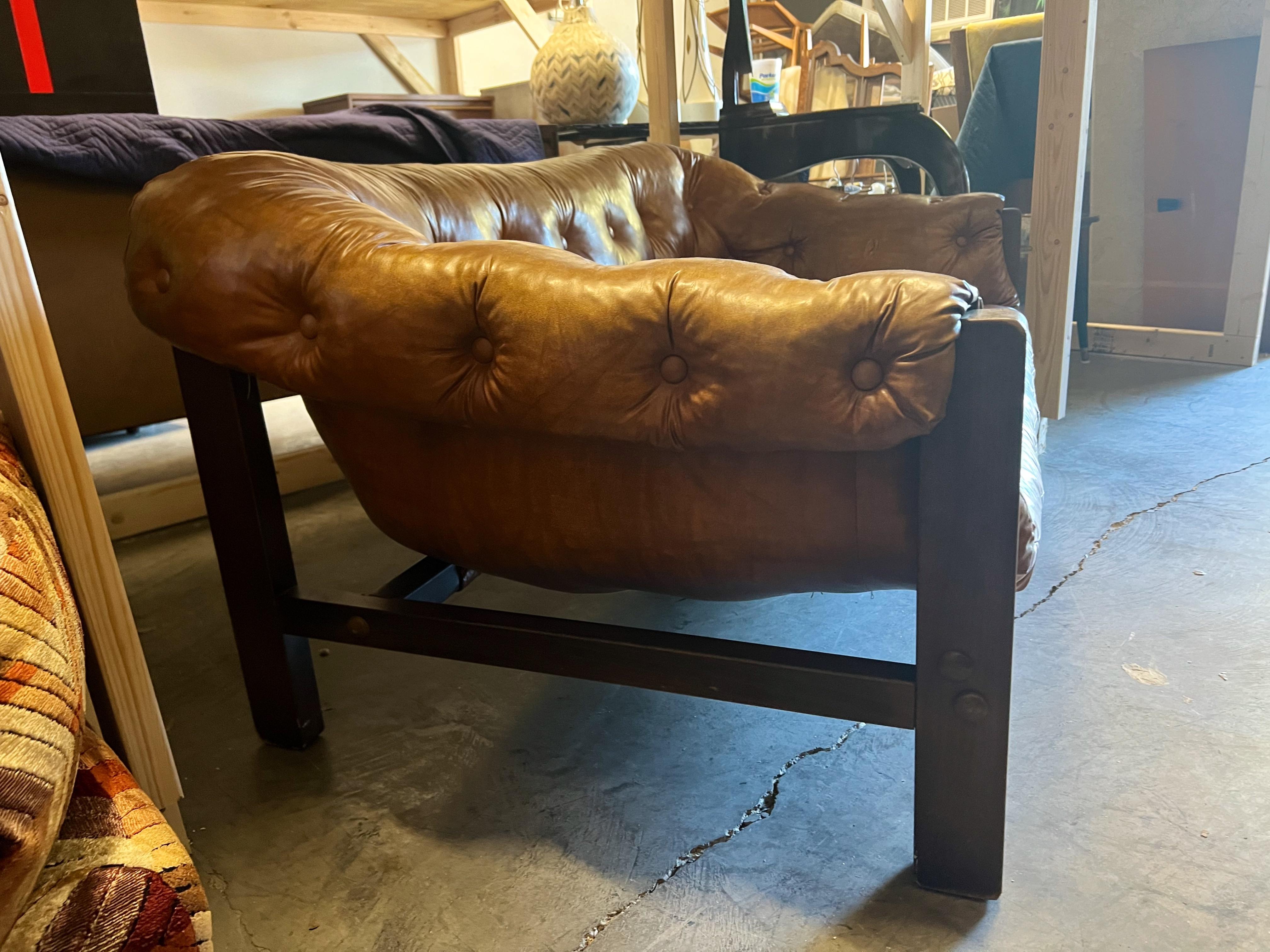 Vintage Loveseat-Sofa im Percival Lafer-Stil, Mid-Century Modern (Naugahyde) im Angebot