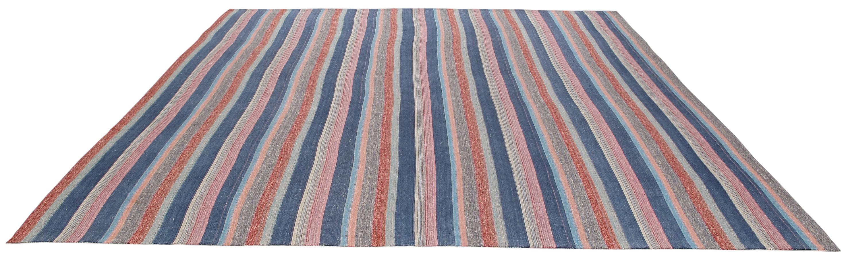 Mid-Century Modern Tapis persan à tissage plat vintage moderne du milieu du siècle dernier en vente