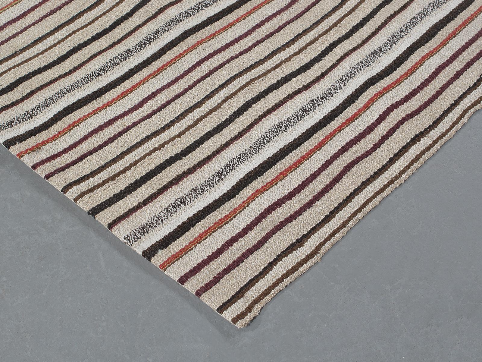 Tissé à la main Vintage Mid-Century Modern Persian Pelas Flat-Weave Rug en vente