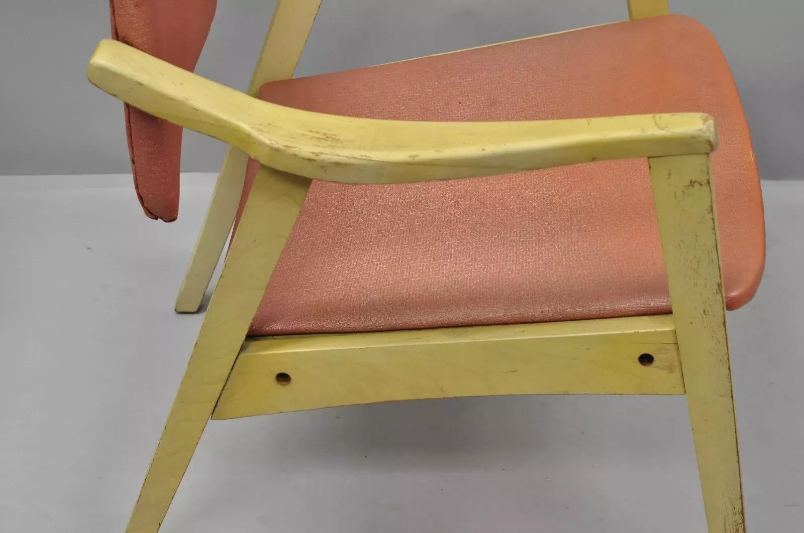 Vintage-Sessel aus rosa Vinyl, blondem Holz mit schwenkbarer Rückenlehne, Mid-Century Modern im Angebot 2