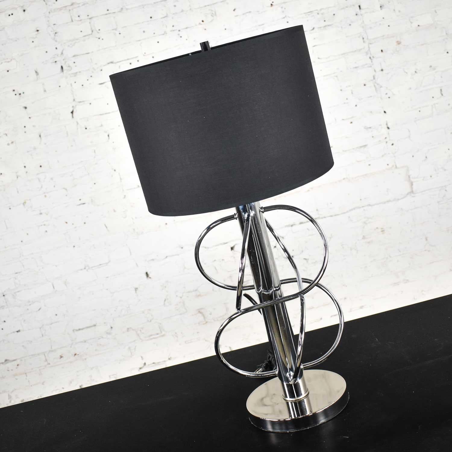 Vintage Mid-Century Modern Polished Chrome Table Lamp New Black Drum Shade In Good Condition For Sale In Topeka, KS
