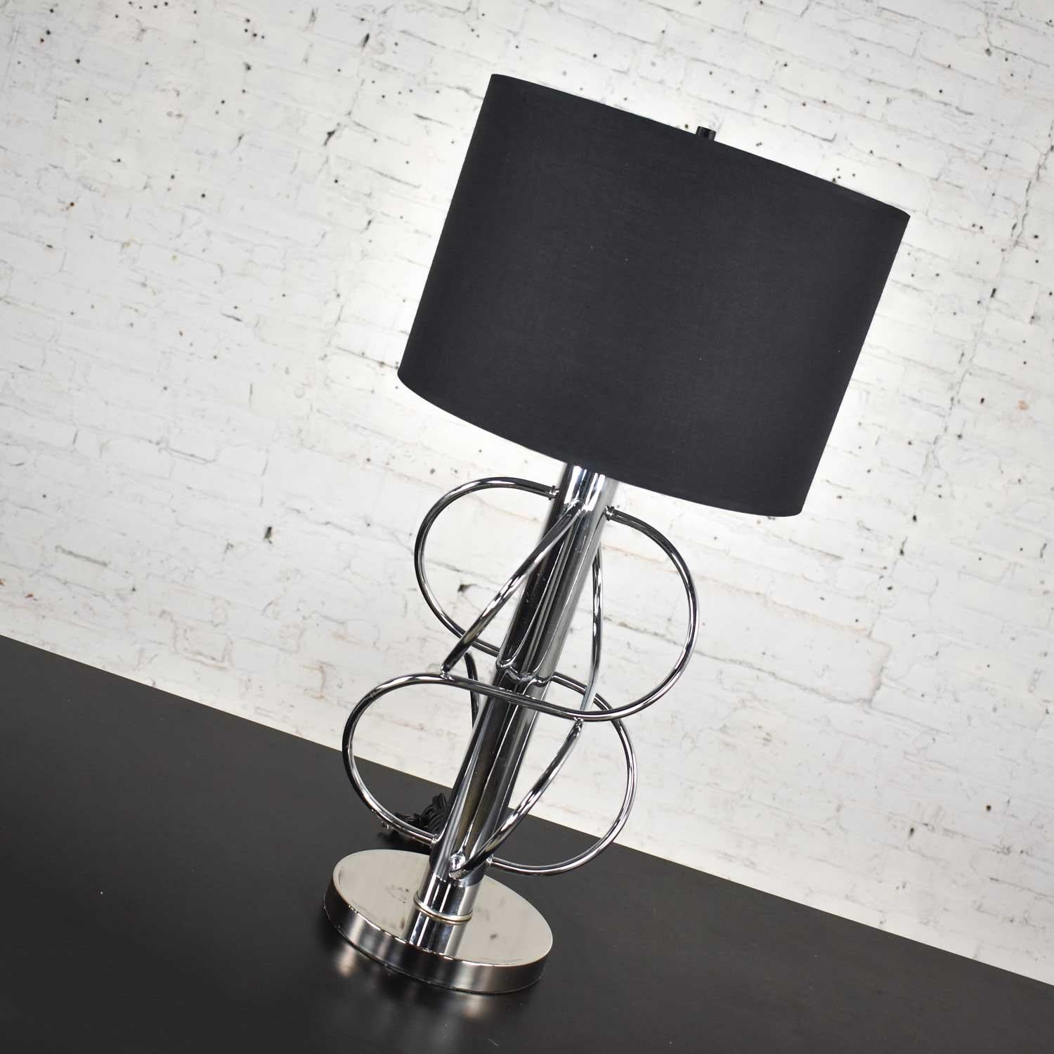 20th Century Vintage Mid-Century Modern Polished Chrome Table Lamp New Black Drum Shade For Sale