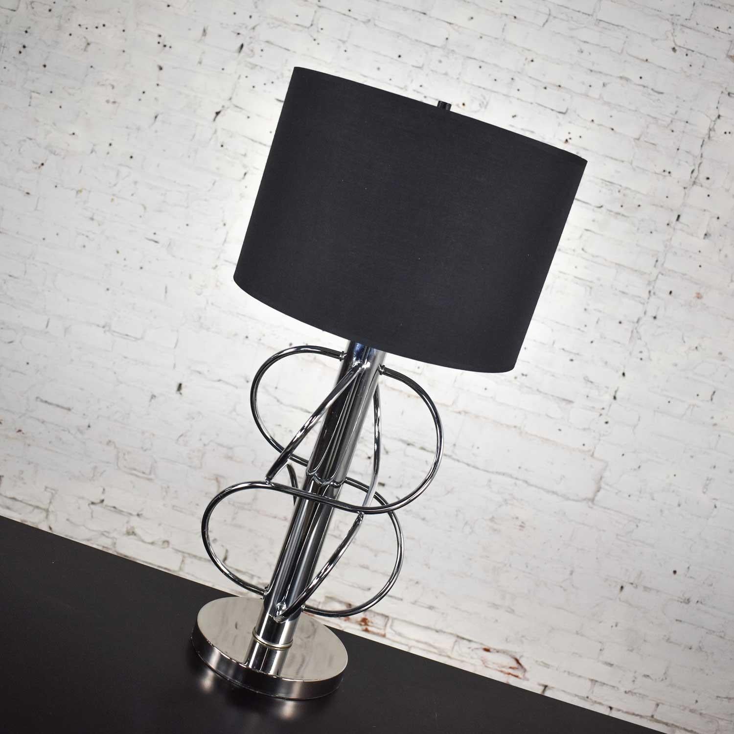 Vintage-Tischlampe aus poliertem Chrom, Mid-Century Modern, neu, schwarzer Trommelschirm im Angebot 1