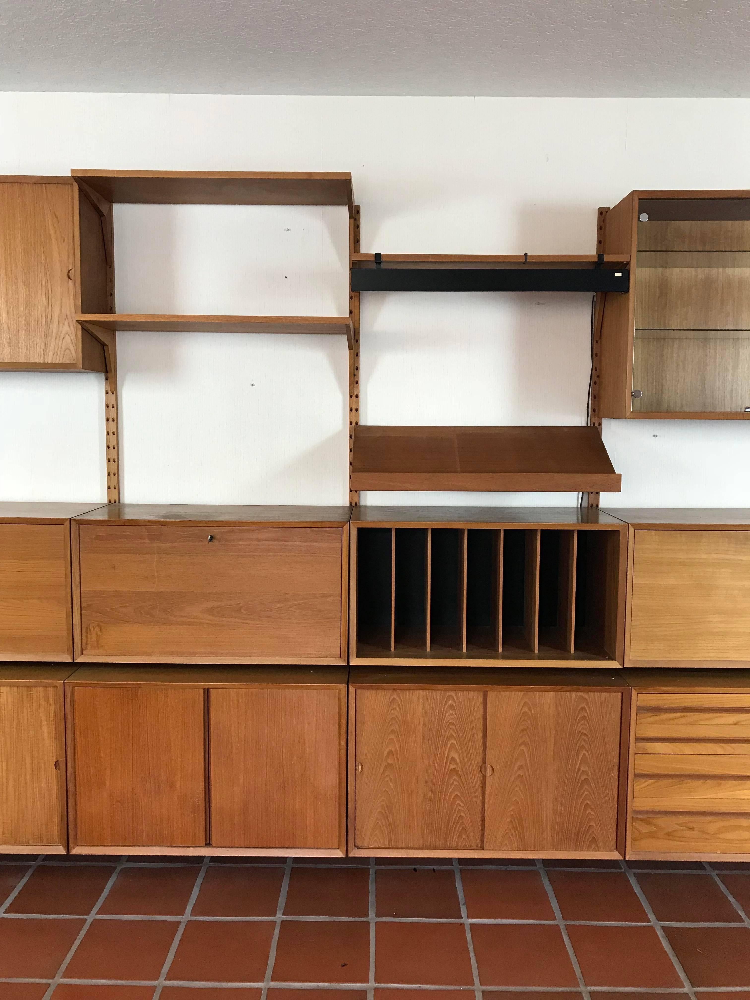 Vintage Mid-Century Modern Poul Cadovius Designed Cado Wall Unit in Teak In Good Condition For Sale In Portland, OR