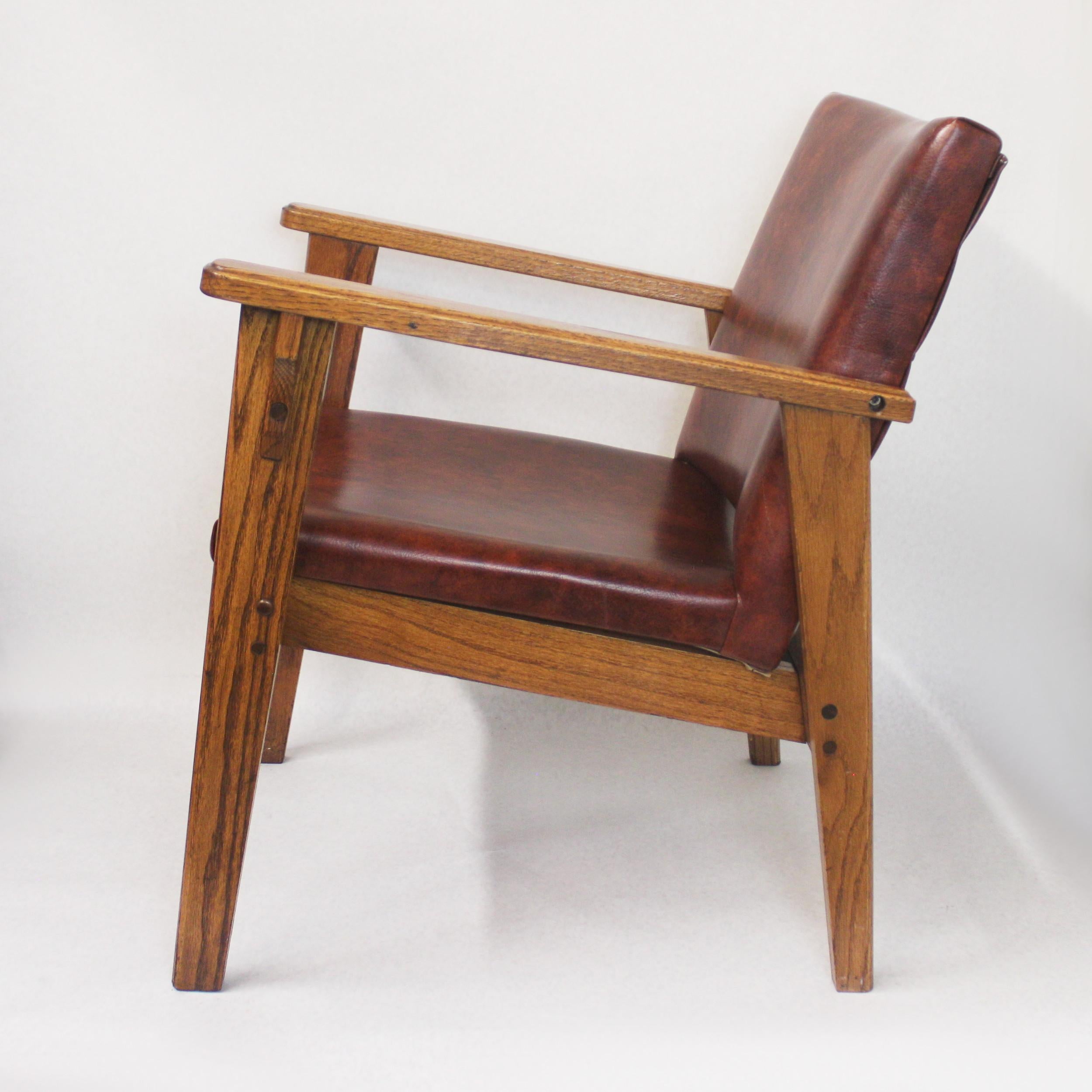 Vintage Mid-Century Modern Ranch Oak Side Chair from Yellowstone, for Mira In Excellent Condition In Lafayette, IN