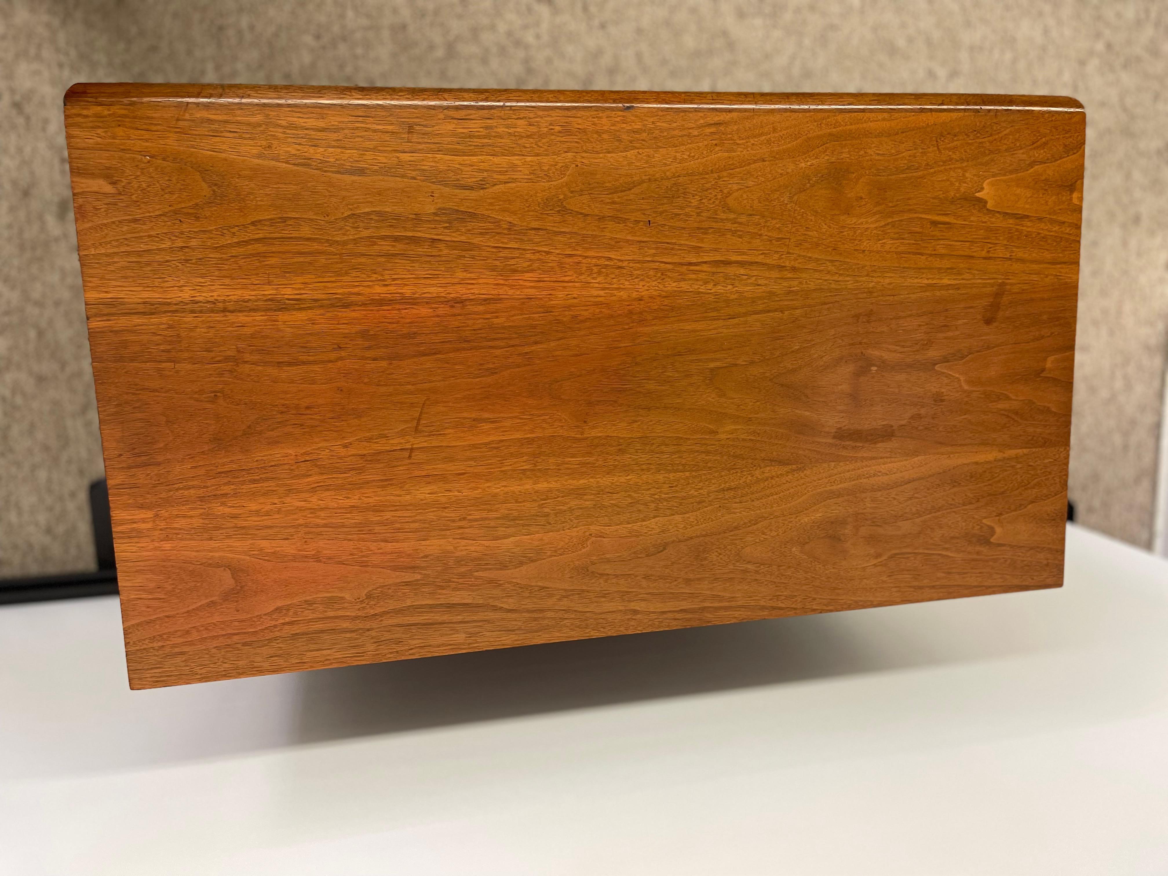Armario para discos o Credenza compacta vintage de mediados de siglo de Drexel Parallel en venta 6