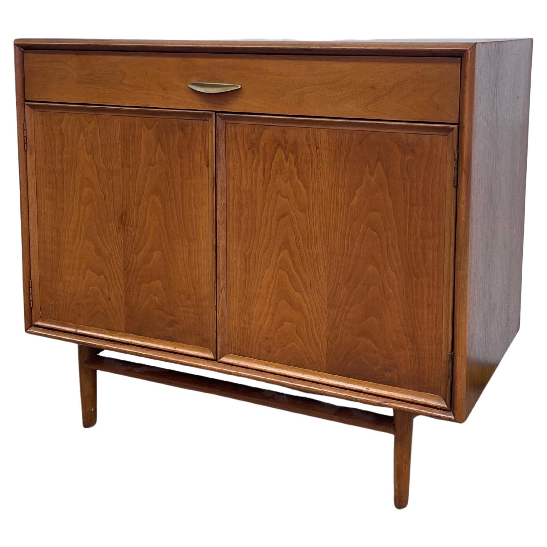 Vintage Mid-Century Modern Record Cabinet oder Compact Credenza von Drexel Parallel