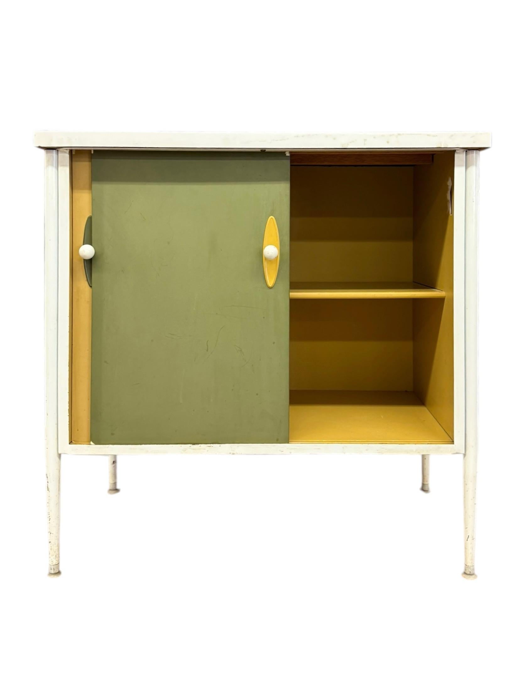 Mobile portadischi o credenza d'epoca della metà del secolo scorso nello stile di George Nelson in vendita 4
