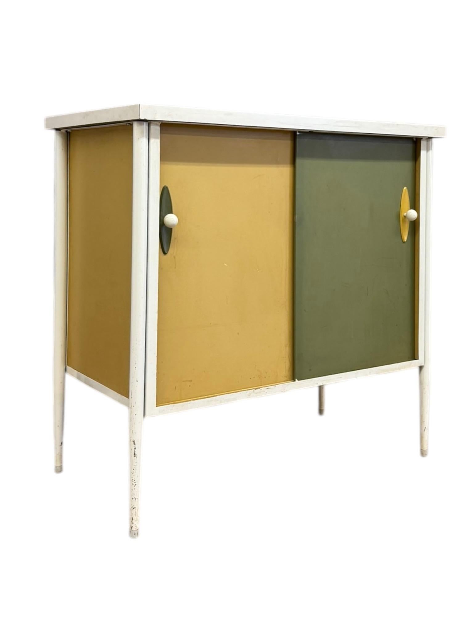 Mid-Century moderno Mobile portadischi o credenza d'epoca della metà del secolo scorso nello stile di George Nelson in vendita