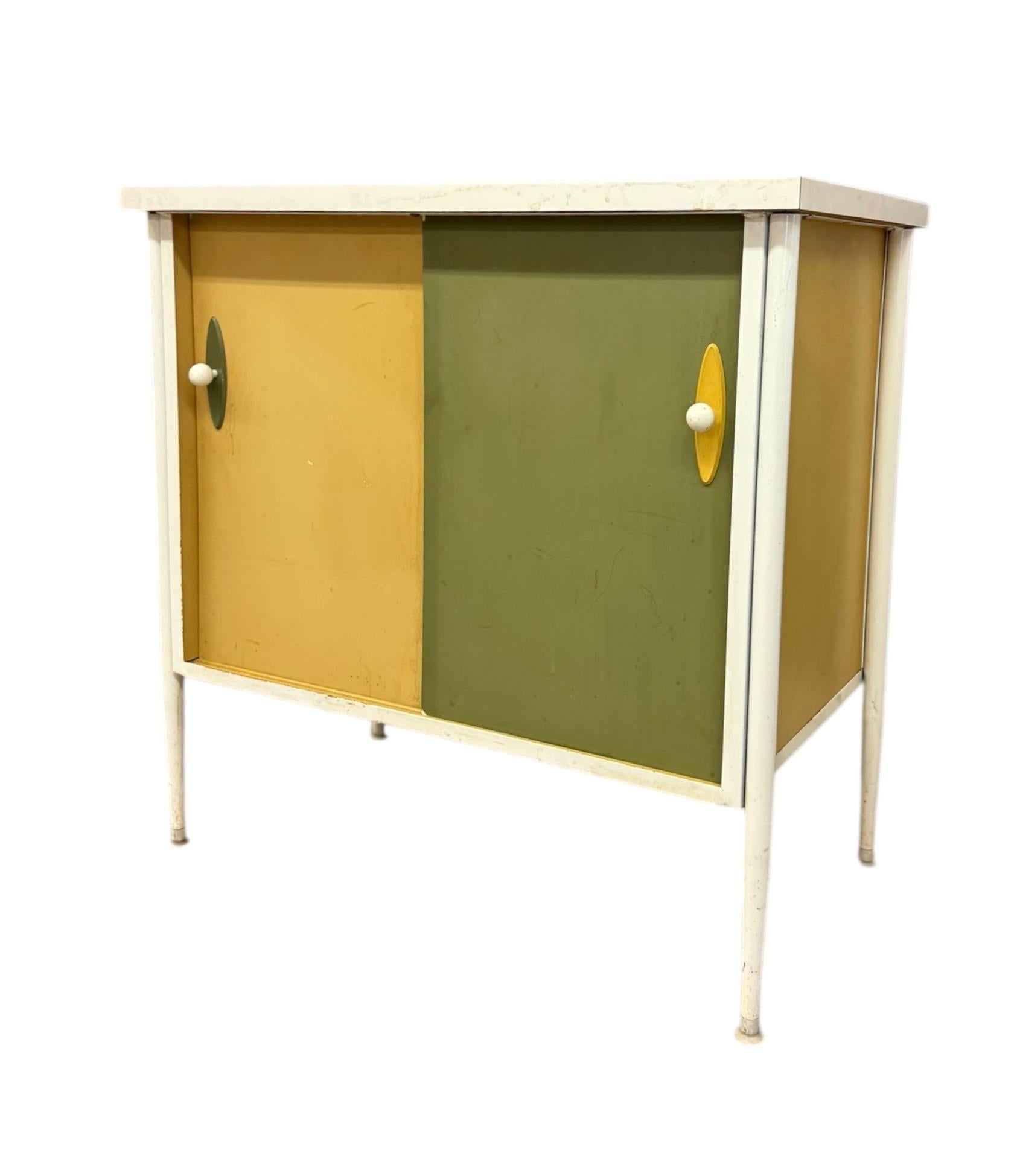 Plastica Mobile portadischi o credenza d'epoca della metà del secolo scorso nello stile di George Nelson in vendita