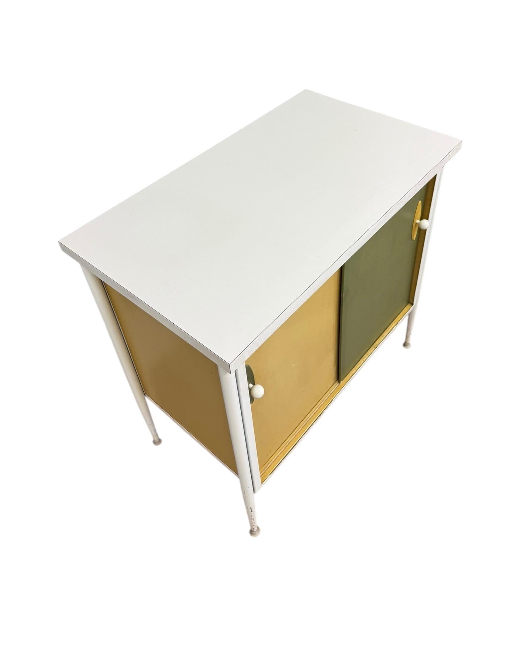Mobile portadischi o credenza d'epoca della metà del secolo scorso nello stile di George Nelson in vendita 2