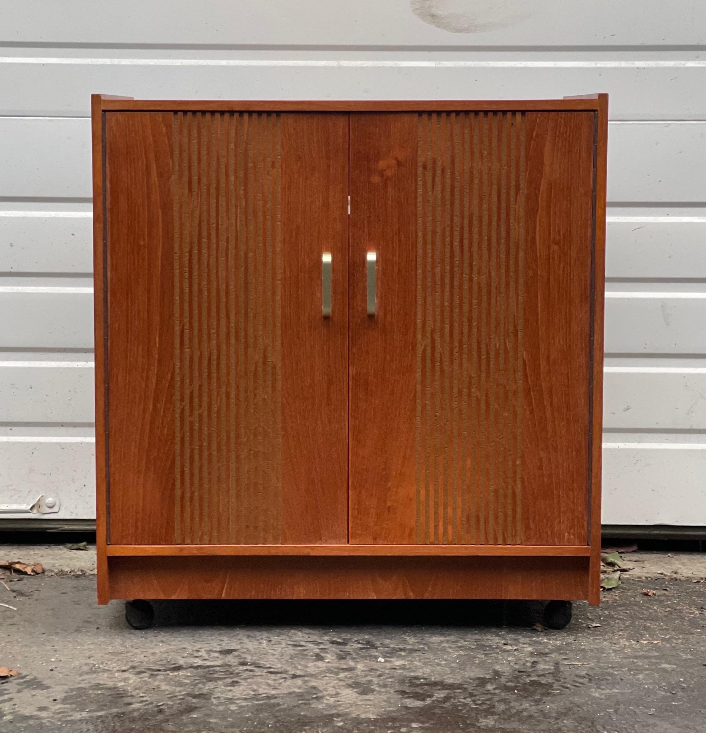 Vintage Mid-Century Modern record cabinet with casters. UK import

Dimensions. 25 W ; 16 D ; 27 H.