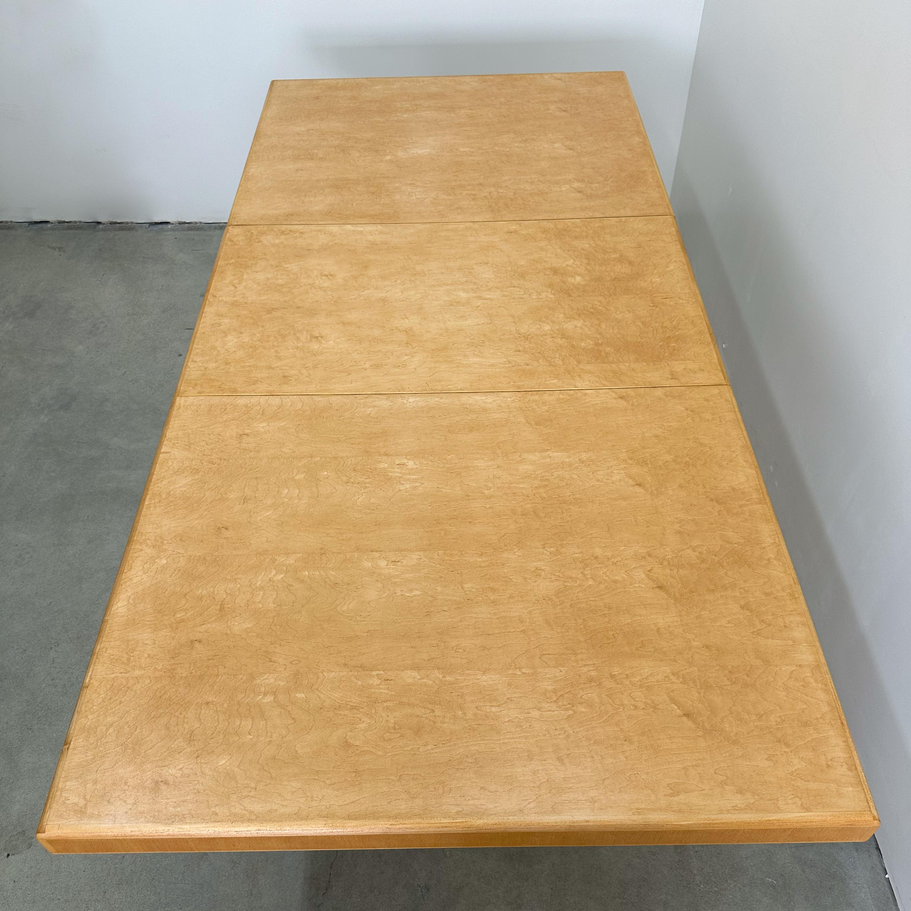 Table de salle à manger Vintage Mid-Century Modern Rectangle et base en laiton en vente 1