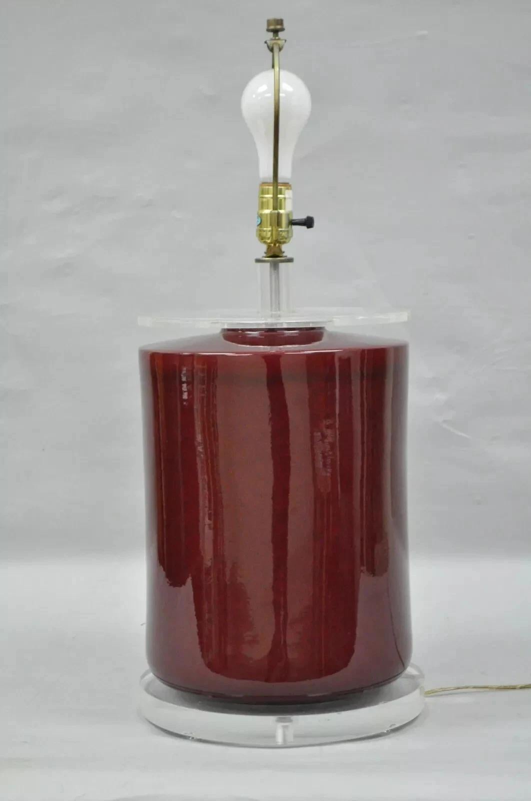 Vintage Mid Century Modern Red Ceramic Cylinder & Lucite Modernist Table Lamp In Good Condition For Sale In Philadelphia, PA