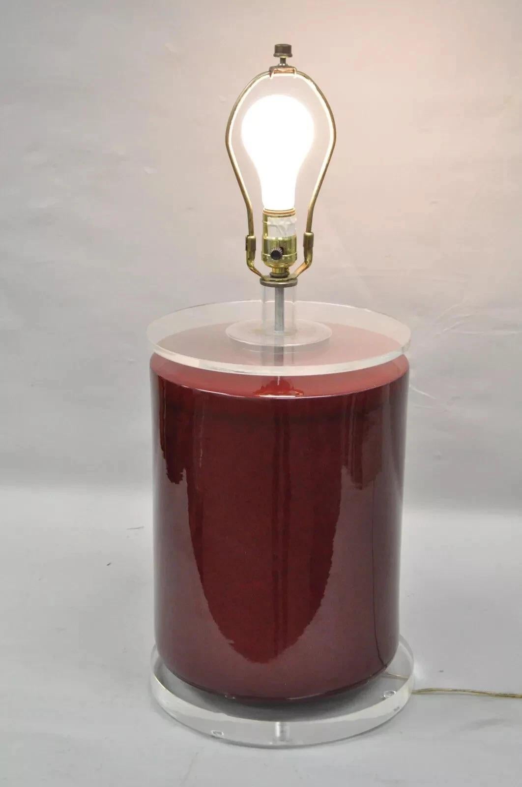 Vintage Mid Century Modern Red Ceramic Cylinder & Lucite Modernist Table Lamp For Sale 3
