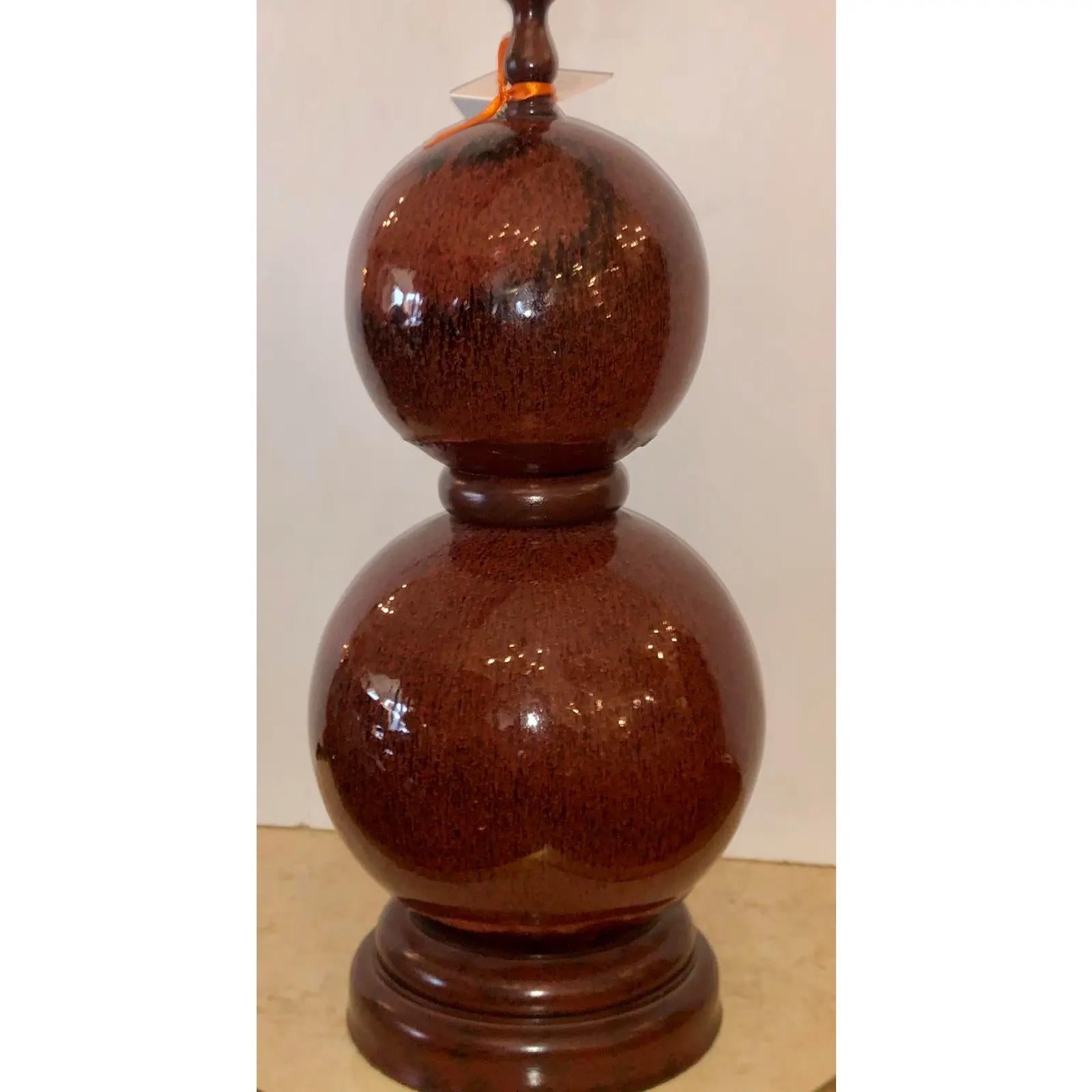 Vintage Red Majolica Pottery Double Gourd Lamp

Additional information:
Materials: Lights, Pottery
Color: Red
Period: 1990s
Styles: Mid-Century Modern
Lamp Shade: Not Included
Item Type: Vintage, Antique or Pre-owned
Dimensions: 8