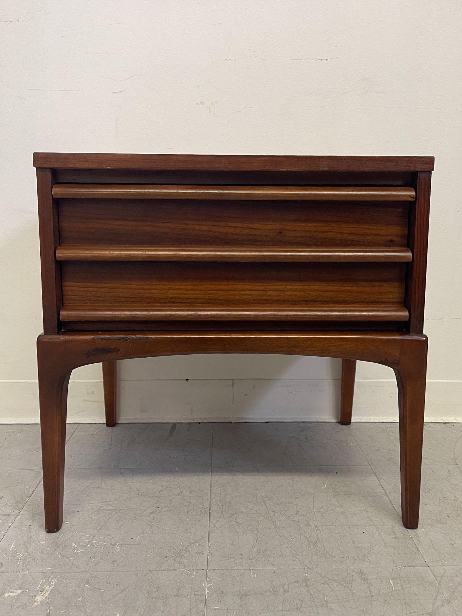 This night Stand has a single dovetailed drawer with carved wood handles. Beautiful contrast of wood veneers on the top edge banding. Walnut Toned wood. Vintage Condition Consistent with Age as Pictured.

Dimensions. 22 W ; 17 D ; 22 H