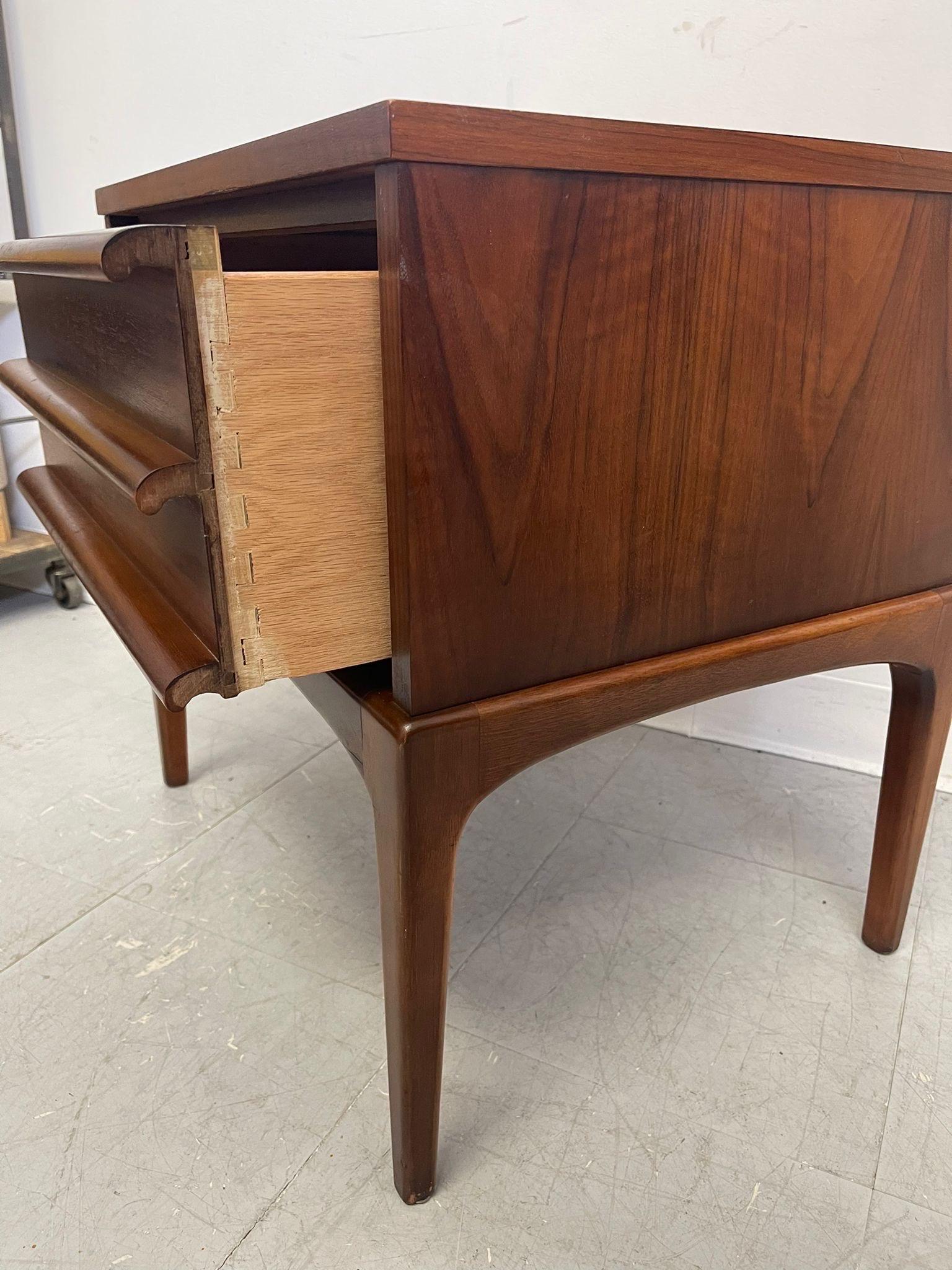 Walnut Vintage Mid Century Modern Rhythm Accent Table by Lane. For Sale