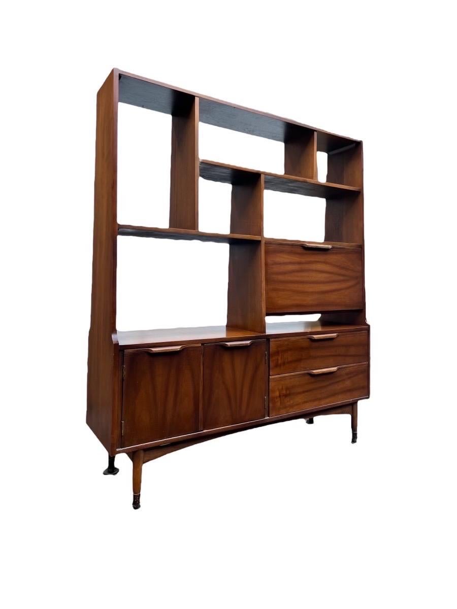 Vintage Mid-Century Modern Room Divider Book Shelf Fold Out Bar and Top

Dimensions. 60 W ; 16 D ; 70 H.