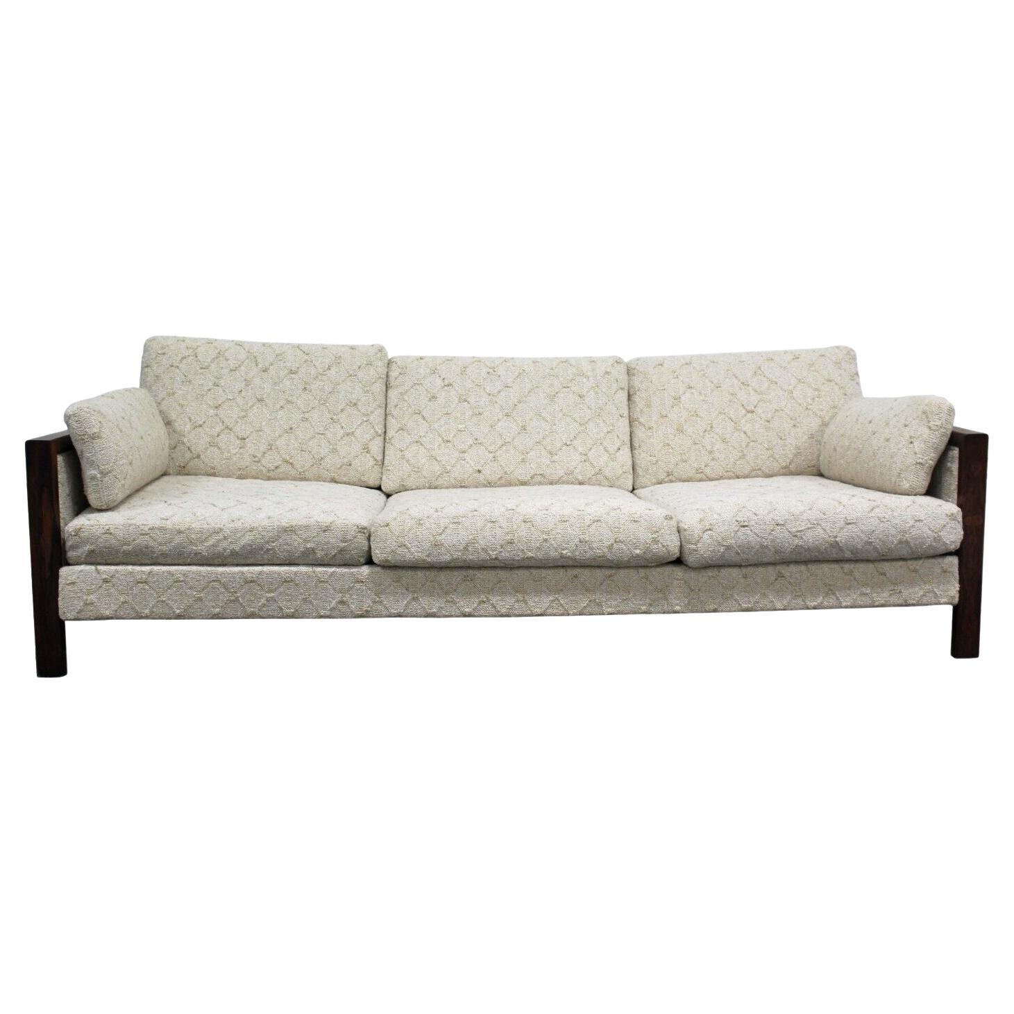 For your consideration is this classic and clean knit fabric Rosewood framed vintage mid century sofa.

Dimensions 85