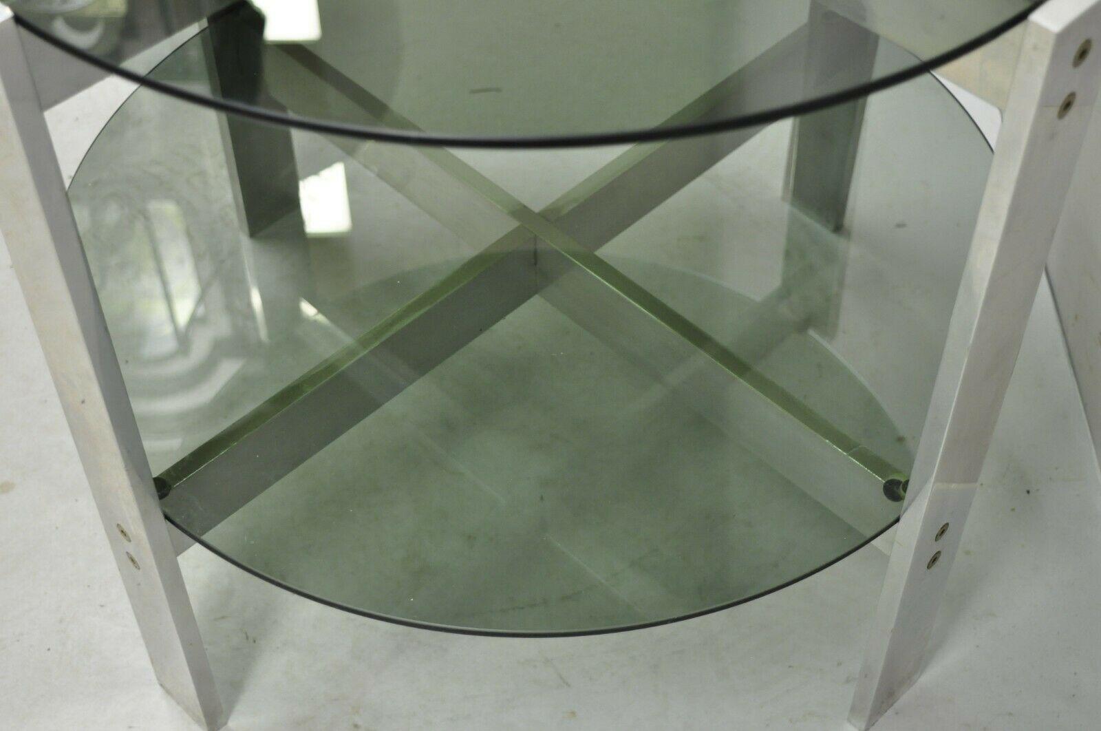 Mid-Century Modern Table d'appoint ronde moderne du milieu du siècle dernier en verre fumé à 2 niveaux avec base en aluminium en vente