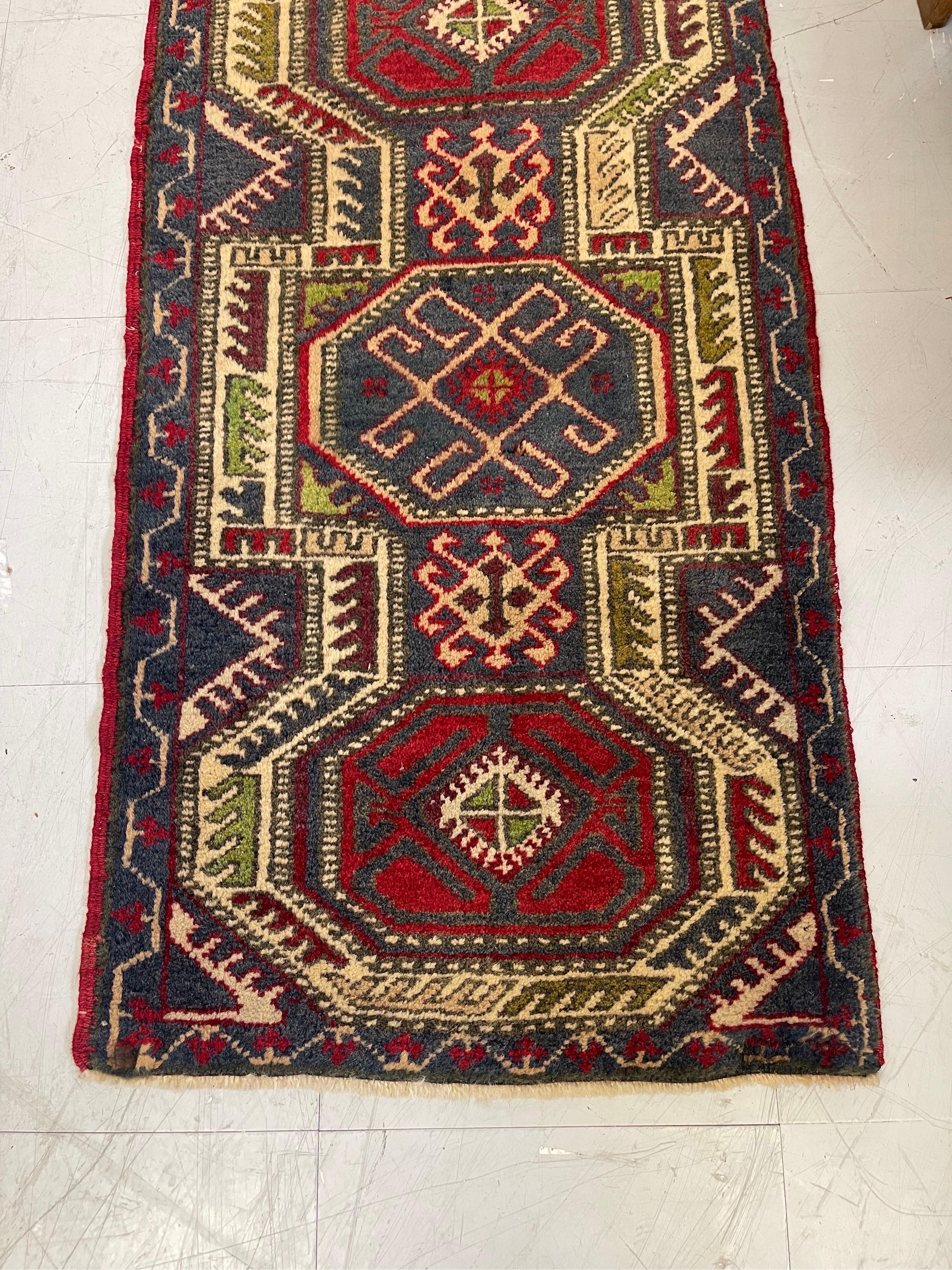 Tapis de course Vintage Mid-Century Modern 

Dimensions. 40 1/2 L ; 21 1/2 P.