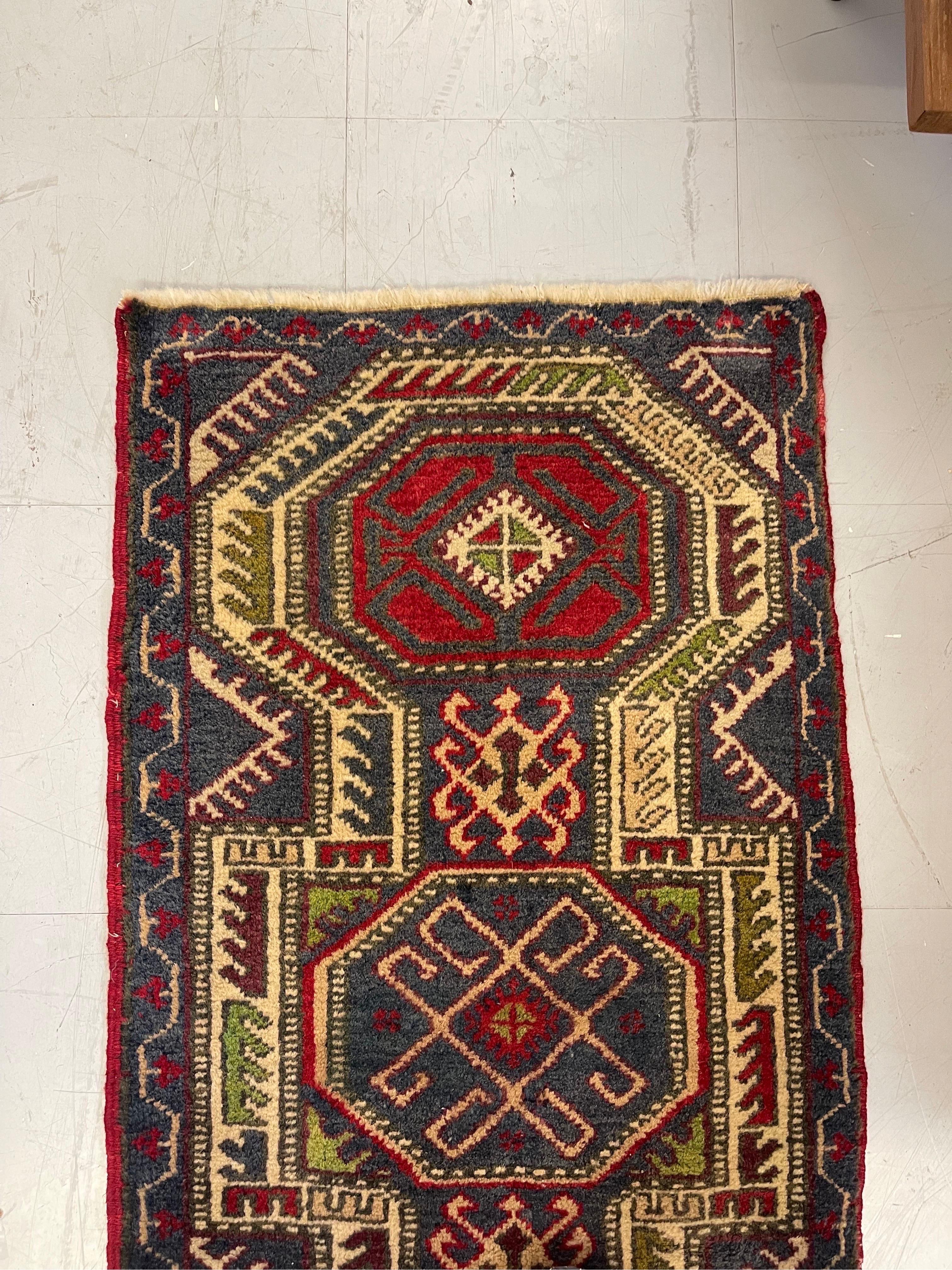 Vintage Mid-Century Modern Rug Runner  In Good Condition For Sale In Seattle, WA