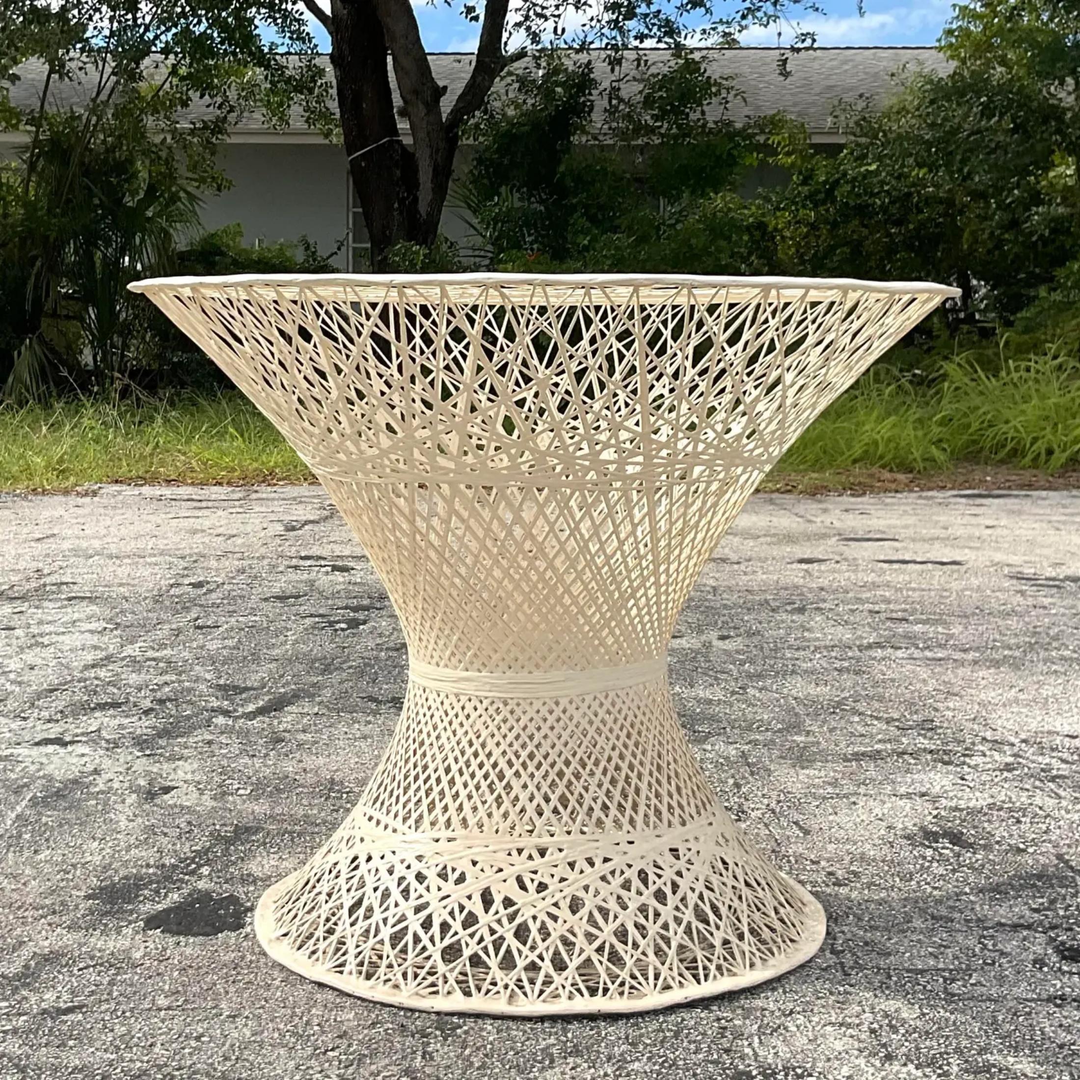 Vintage Mid-Century Modern Russell Woodard Tavolo da pranzo in fibra di vetro filata con piedistallo In condizioni buone in vendita a west palm beach, FL