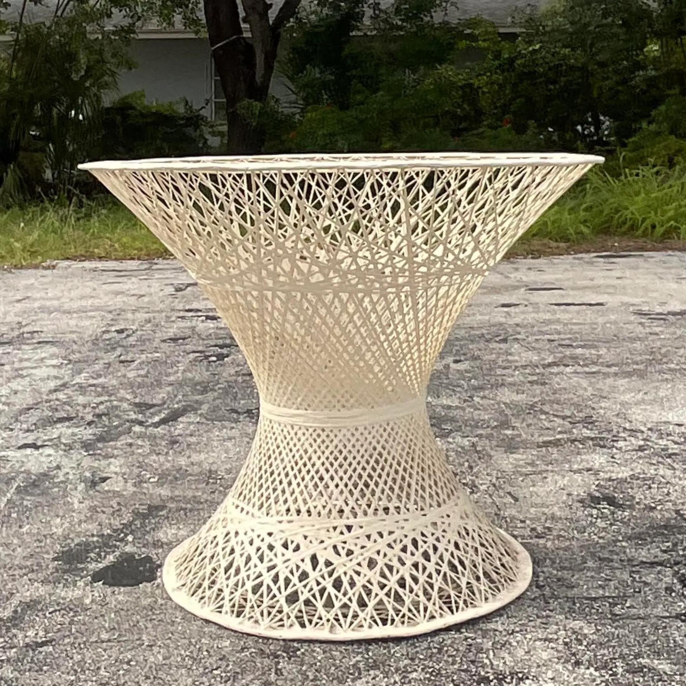 Vetro Vintage Mid-Century Modern Russell Woodard Tavolo da pranzo in fibra di vetro filata con piedistallo in vendita