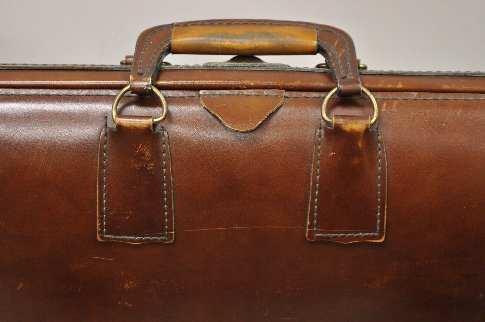 Vintage Mid-Century Modern Saddle Leather Briefcase Case by Lion Leather Prods In Good Condition For Sale In Philadelphia, PA
