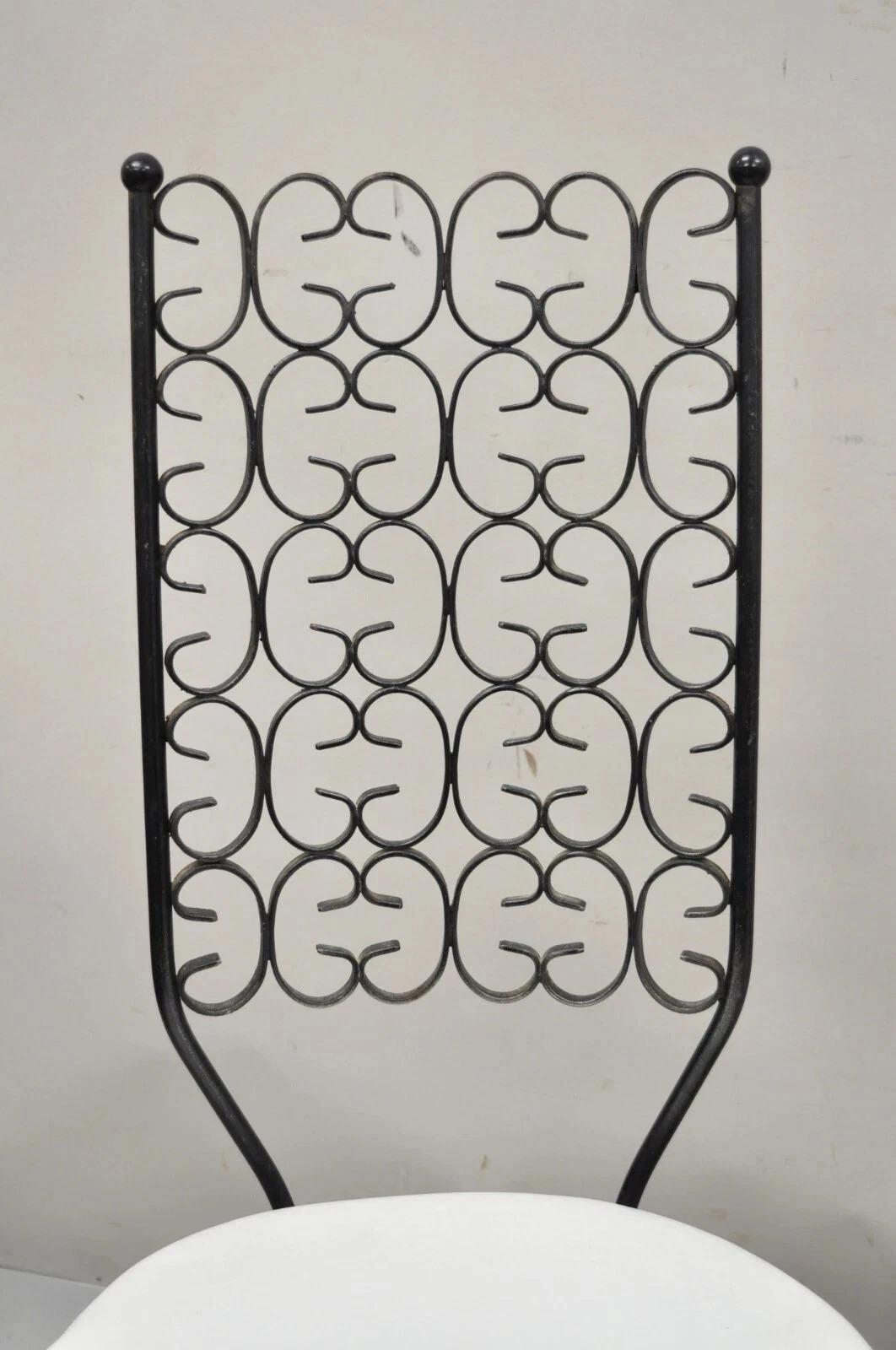 Mid-Century moderno Salterini d'epoca della metà del secolo scorso in stile Umanoff, sedie a rotolo in ferro, coppia in vendita