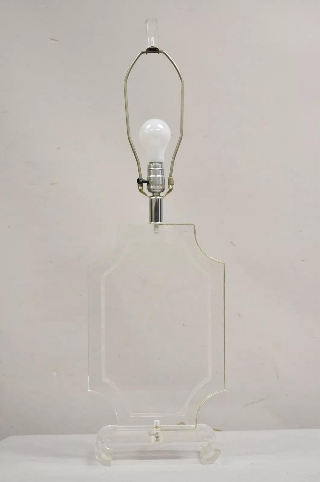 Lampe de table octogonale sculptée en lucite transparente, mi-siècle moderne en vente 5