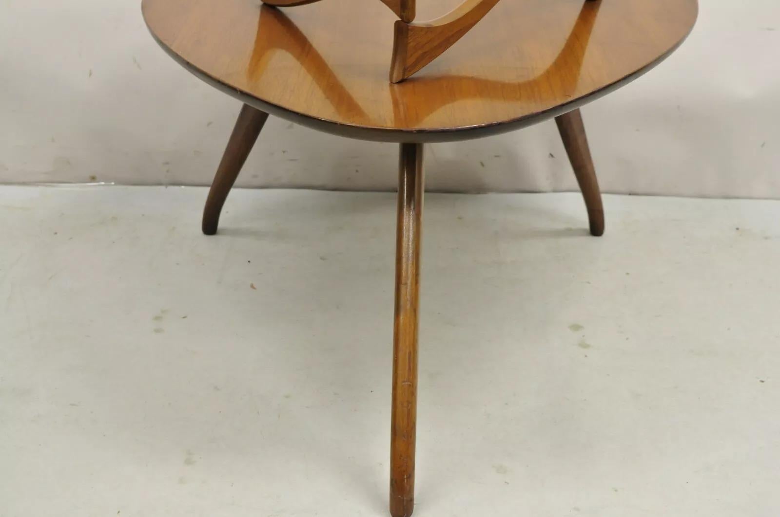 Vintage Mid Century Modern Sculpted Nussbaum Schwebende Glas Beistelltisch im Angebot 4