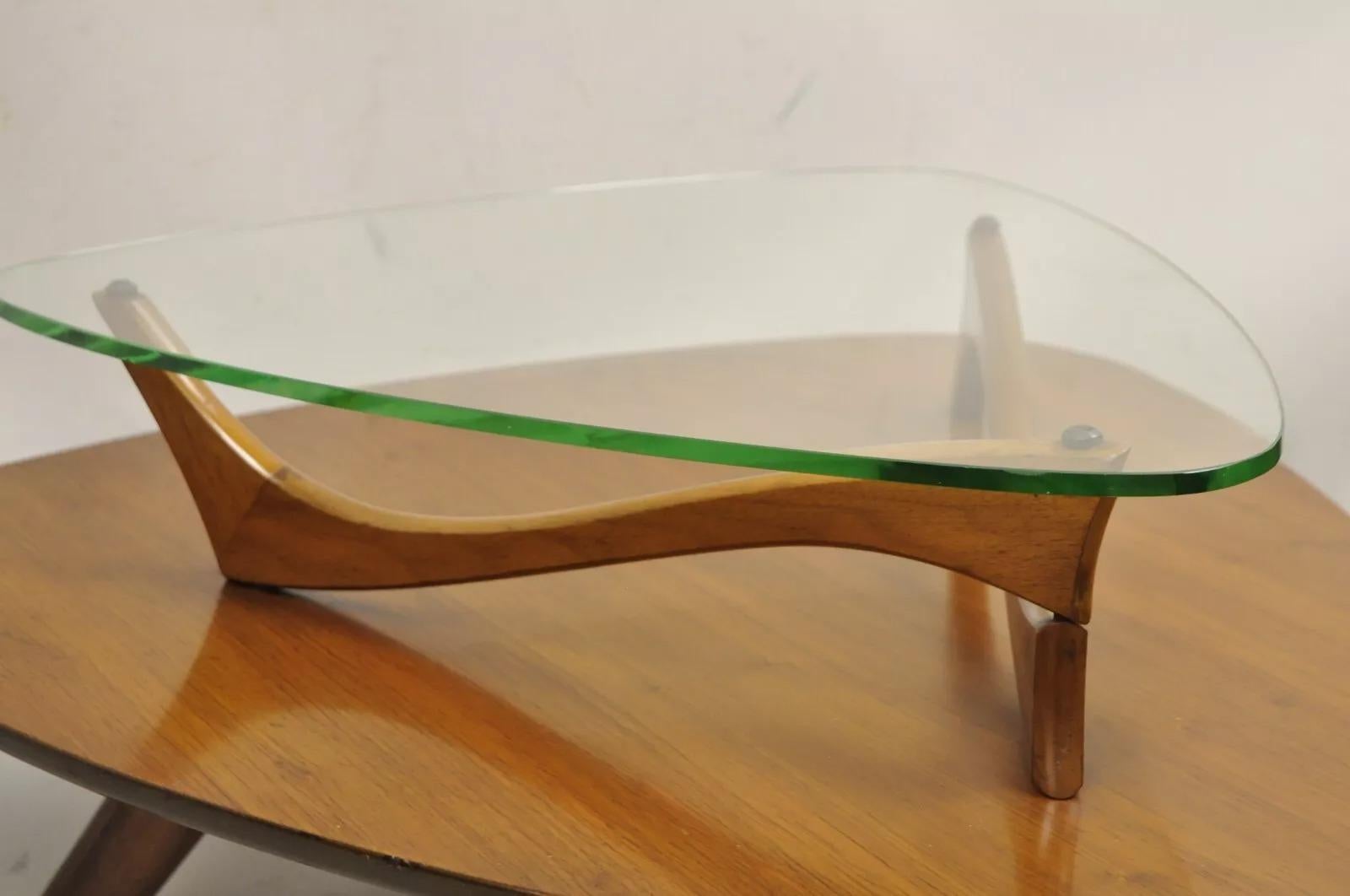 Vintage Mid Century Modern Sculpted Nussbaum Schwebende Glas Beistelltisch im Zustand „Gut“ im Angebot in Philadelphia, PA