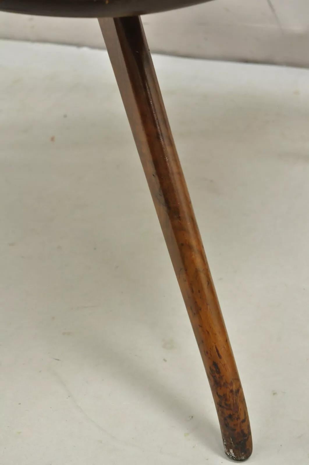 Vintage Mid Century Modern Sculpted Nussbaum Schwebende Glas Beistelltisch im Angebot 2