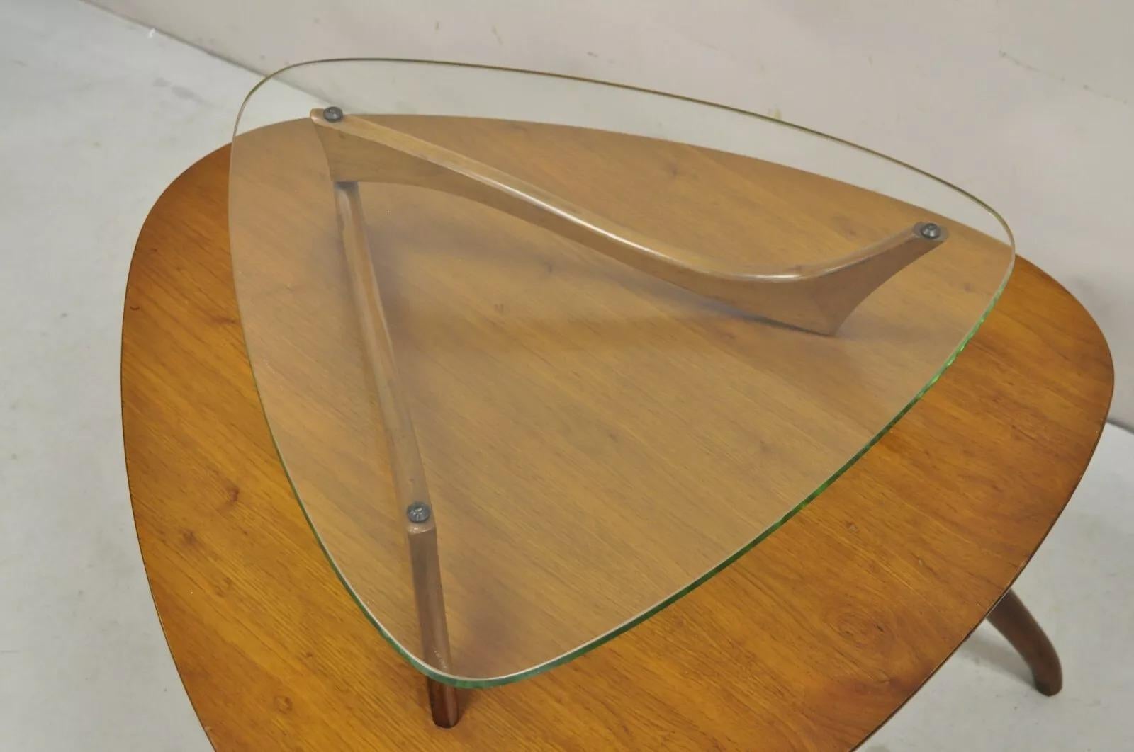 Vintage Mid Century Modern Sculpted Nussbaum Schwebende Glas Beistelltisch im Angebot 3