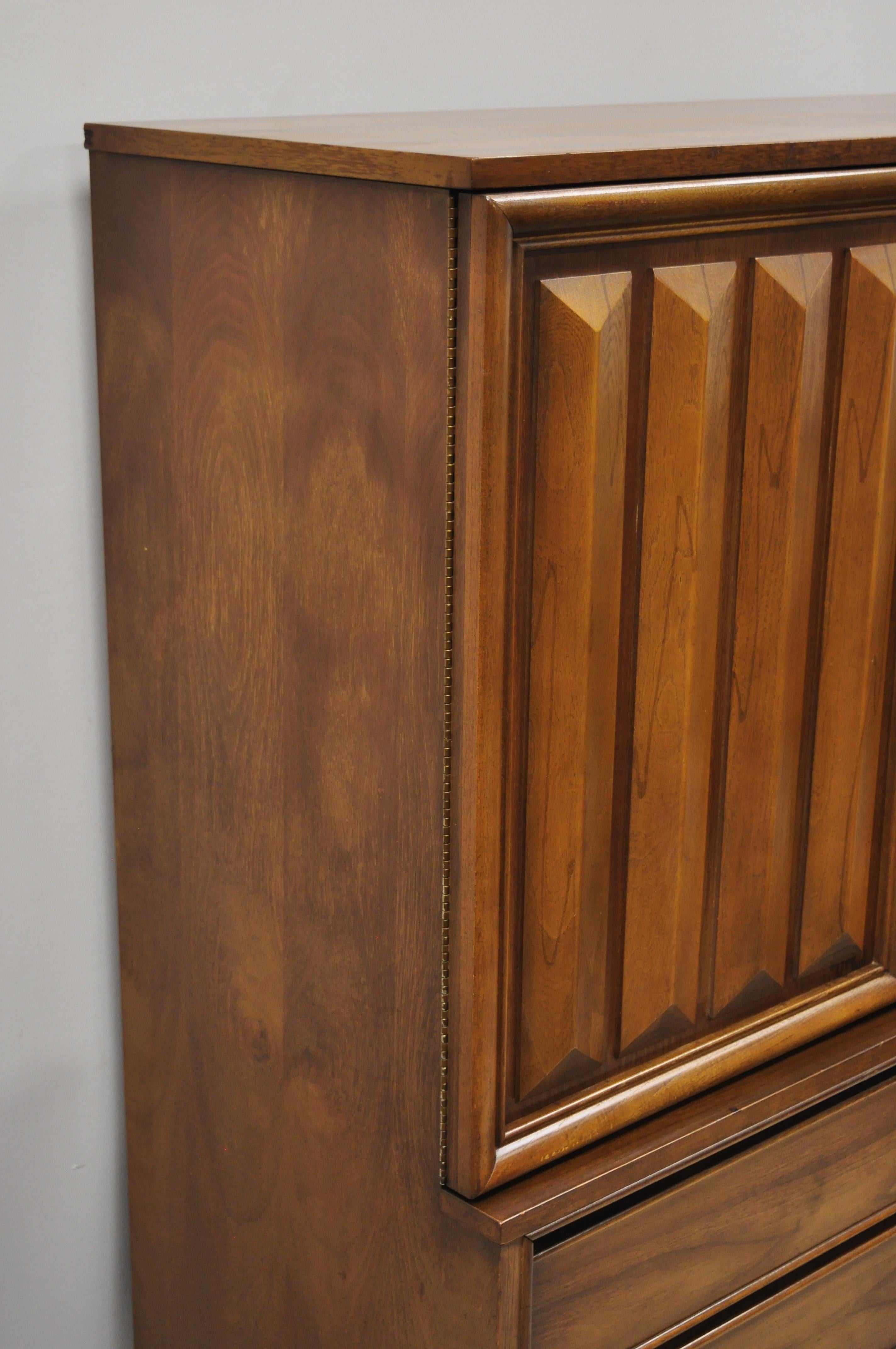 Vintage Mid-Century Modern Sculpted Walnut V-Leg Tall Chest Dresser Cabinet In Good Condition For Sale In Philadelphia, PA