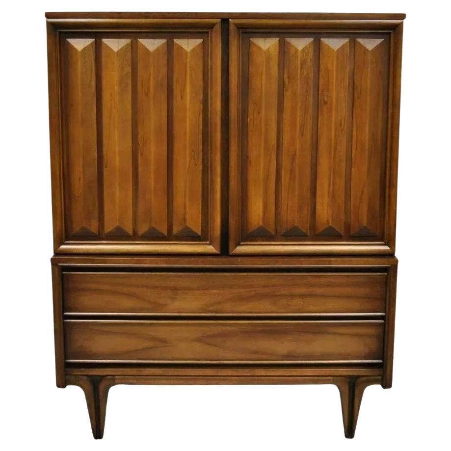 Vintage Mid Century Modern Skulptur Nussbaum V-Leg Tall Chest Dresser Cabinet